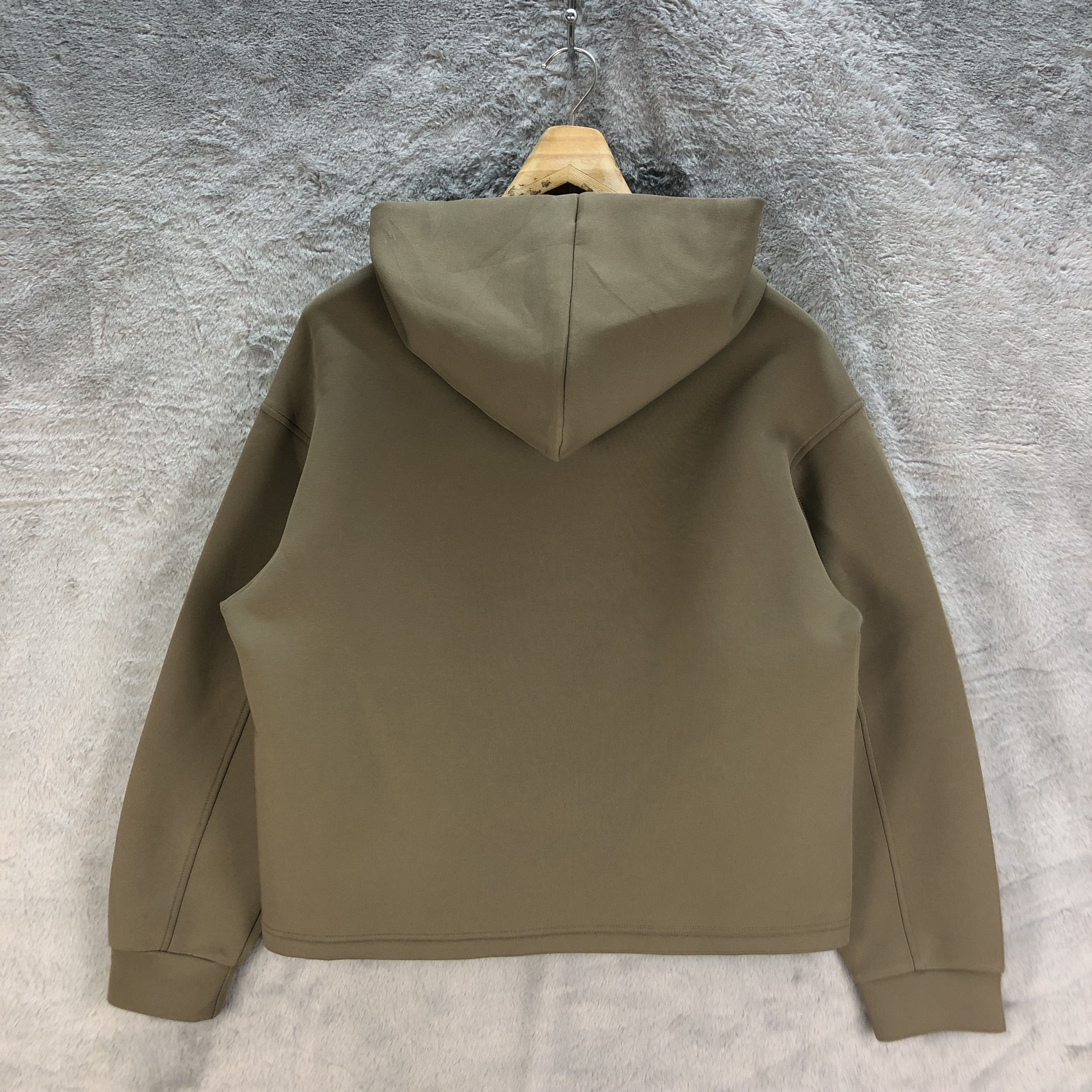 Japanese Brand UNIQLO CROPPED PULLOVER HOODIES #6525-71 Size L / US 10 / IT 46 - 9 Thumbnail