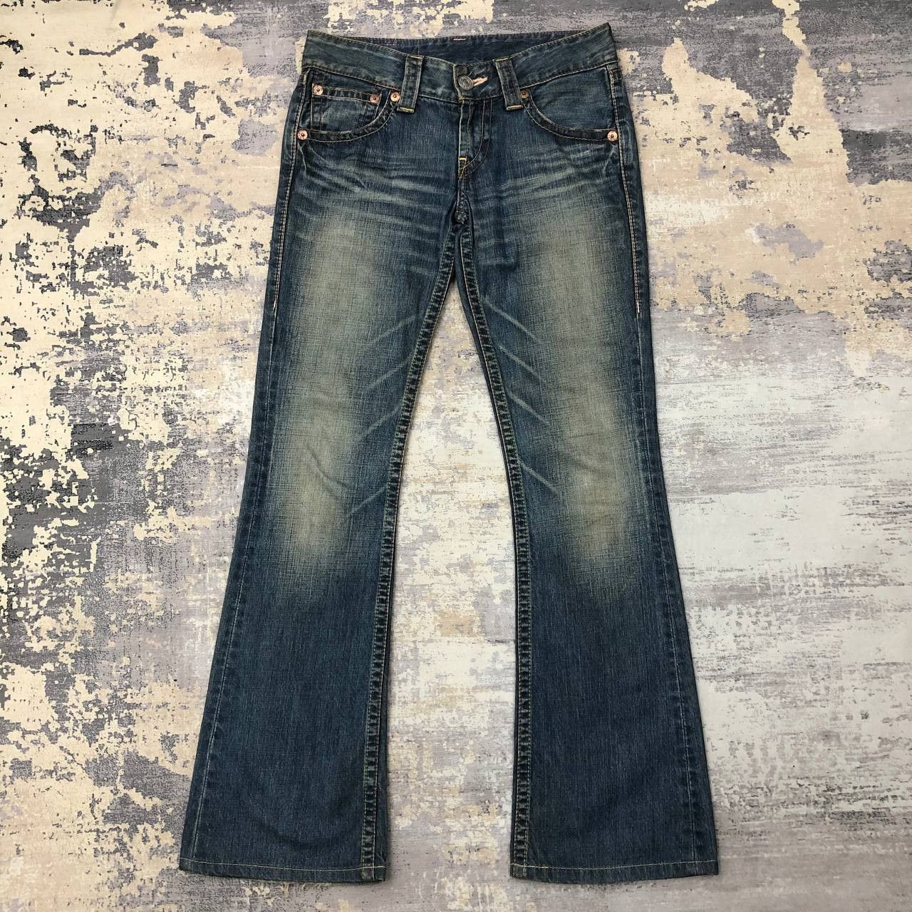 Levi's P119 LEVI'S LADY FLARED JEANS Size 33" - 1 Thumbnail