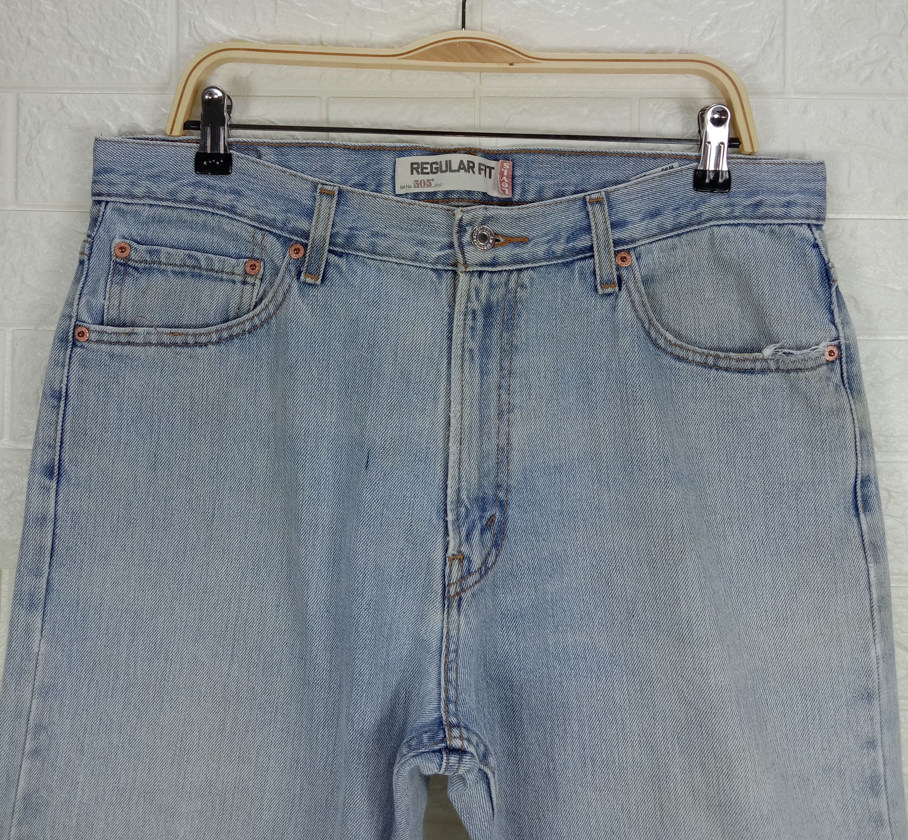 Levi's Vintage Levi's 505 Jeans Light Wash Regular Fit Denim Size US 36 / EU 52 - 2 Thumbnail