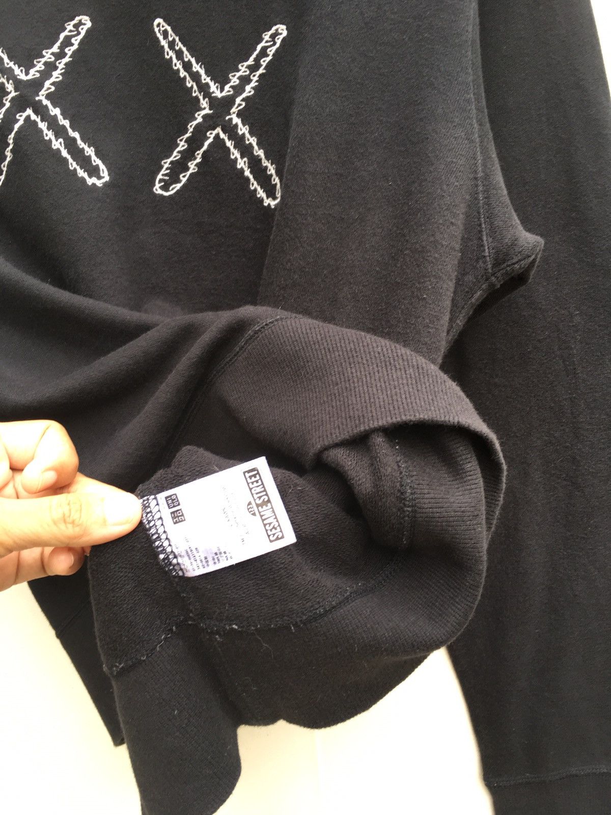 Kaws × Uniqlo Rare Kaws x Uniqlo Sesame Streets Sweatshirt Size US M / EU 48-50 / 2 - 9 Thumbnail