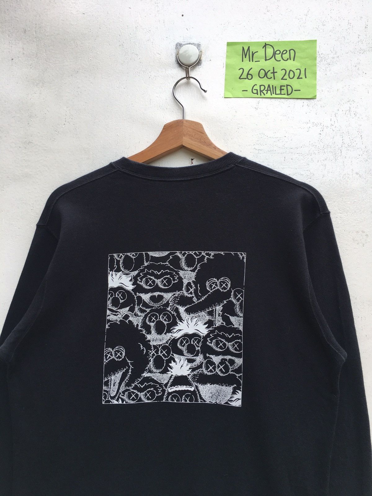 Kaws × Uniqlo Rare Kaws x Uniqlo Sesame Streets Sweatshirt Size US M / EU 48-50 / 2 - 15 Thumbnail