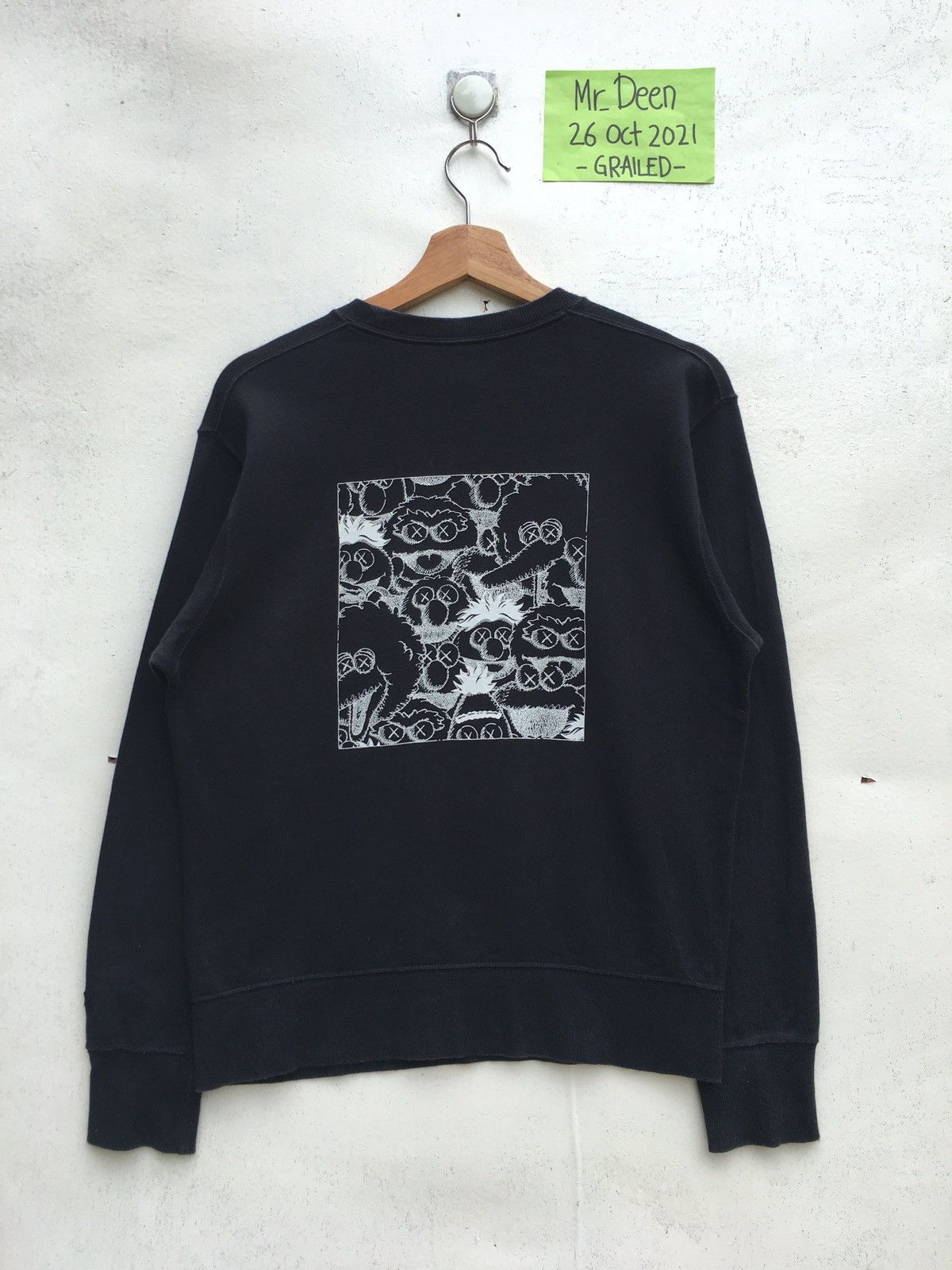 Kaws × Uniqlo Rare Kaws x Uniqlo Sesame Streets Sweatshirt Size US M / EU 48-50 / 2 - 12 Thumbnail