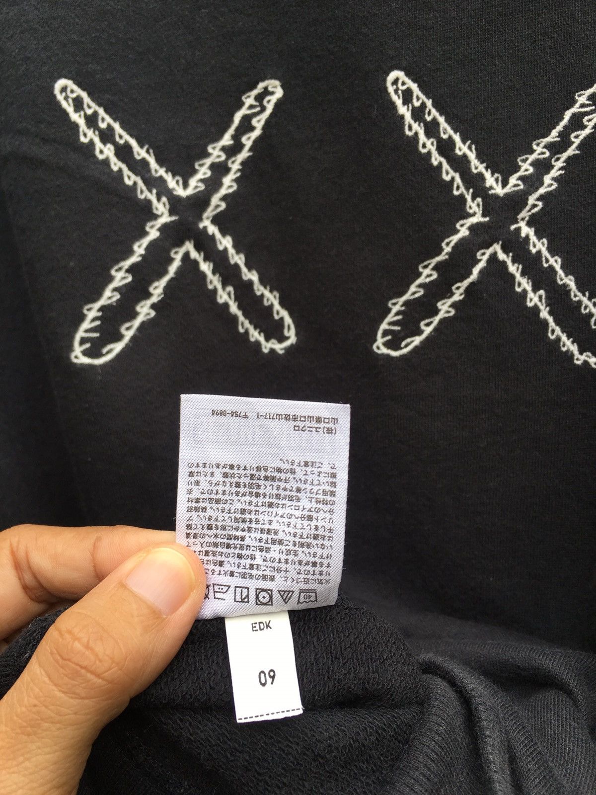 Kaws × Uniqlo Rare Kaws x Uniqlo Sesame Streets Sweatshirt Size US M / EU 48-50 / 2 - 11 Thumbnail