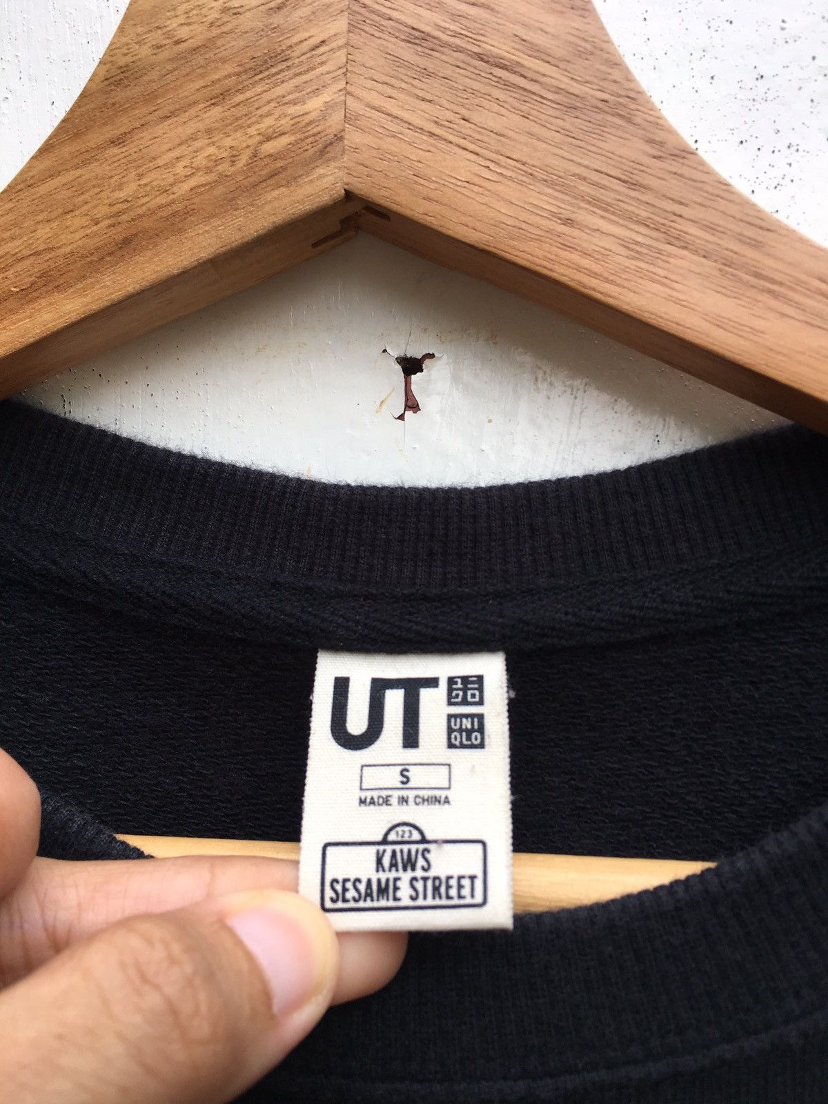 Kaws × Uniqlo Rare Kaws x Uniqlo Sesame Streets Sweatshirt Size US M / EU 48-50 / 2 - 8 Thumbnail