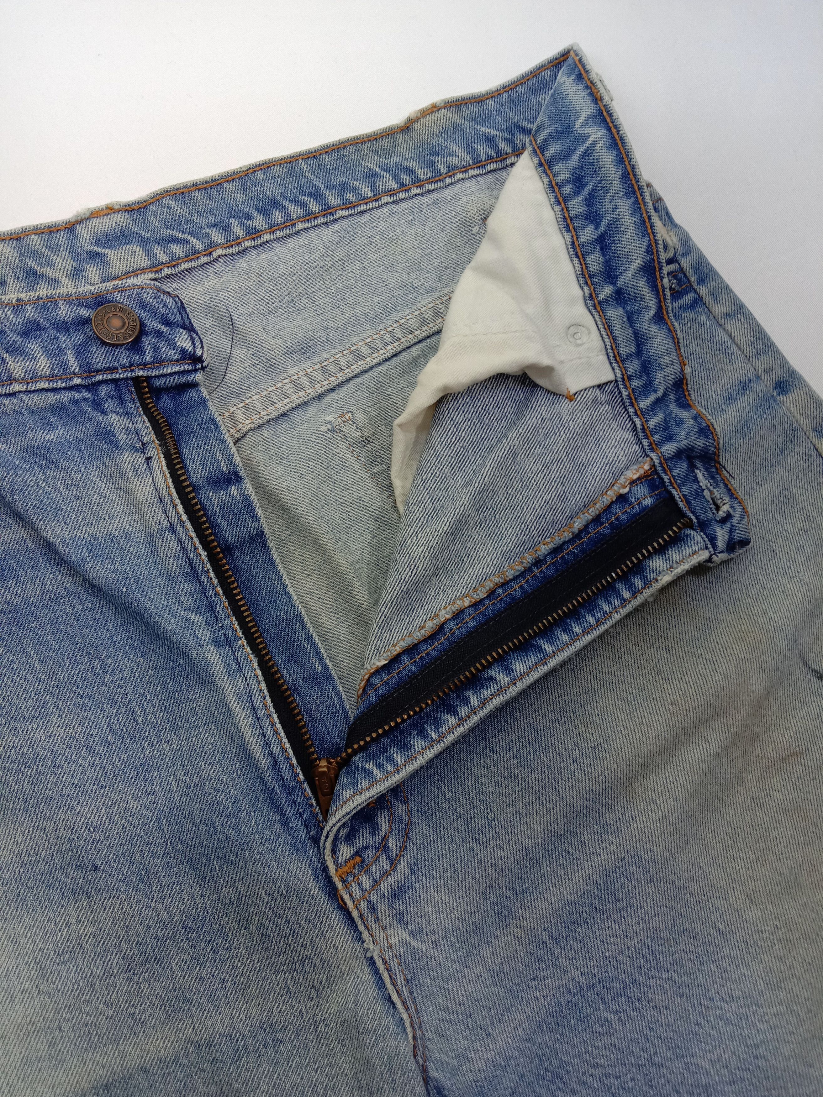 Levi's Vintage Levi's 517 Flare Jeans Light Wash Distressed Denim Size US 34 / EU 50 - 9 Thumbnail