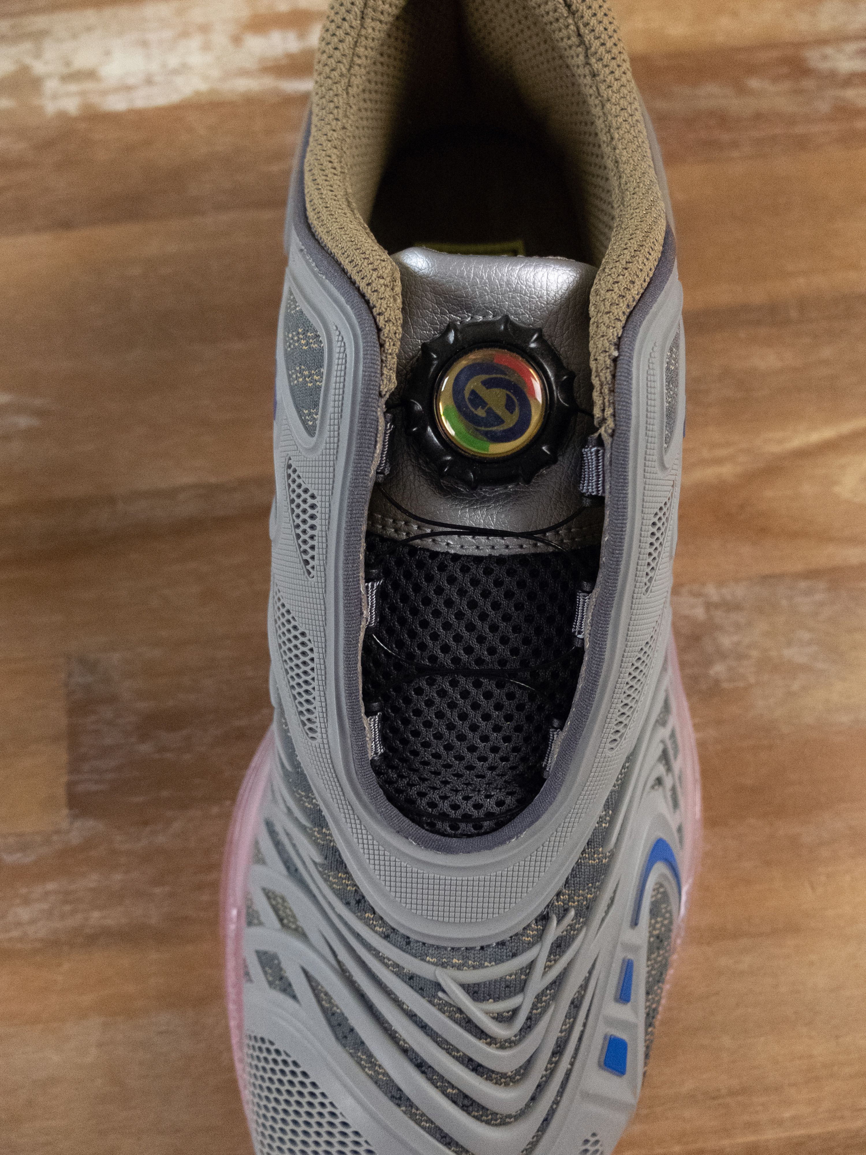 GUCCI Ultrapace R grey & pink low sneakers 8 US / 7.5 UK