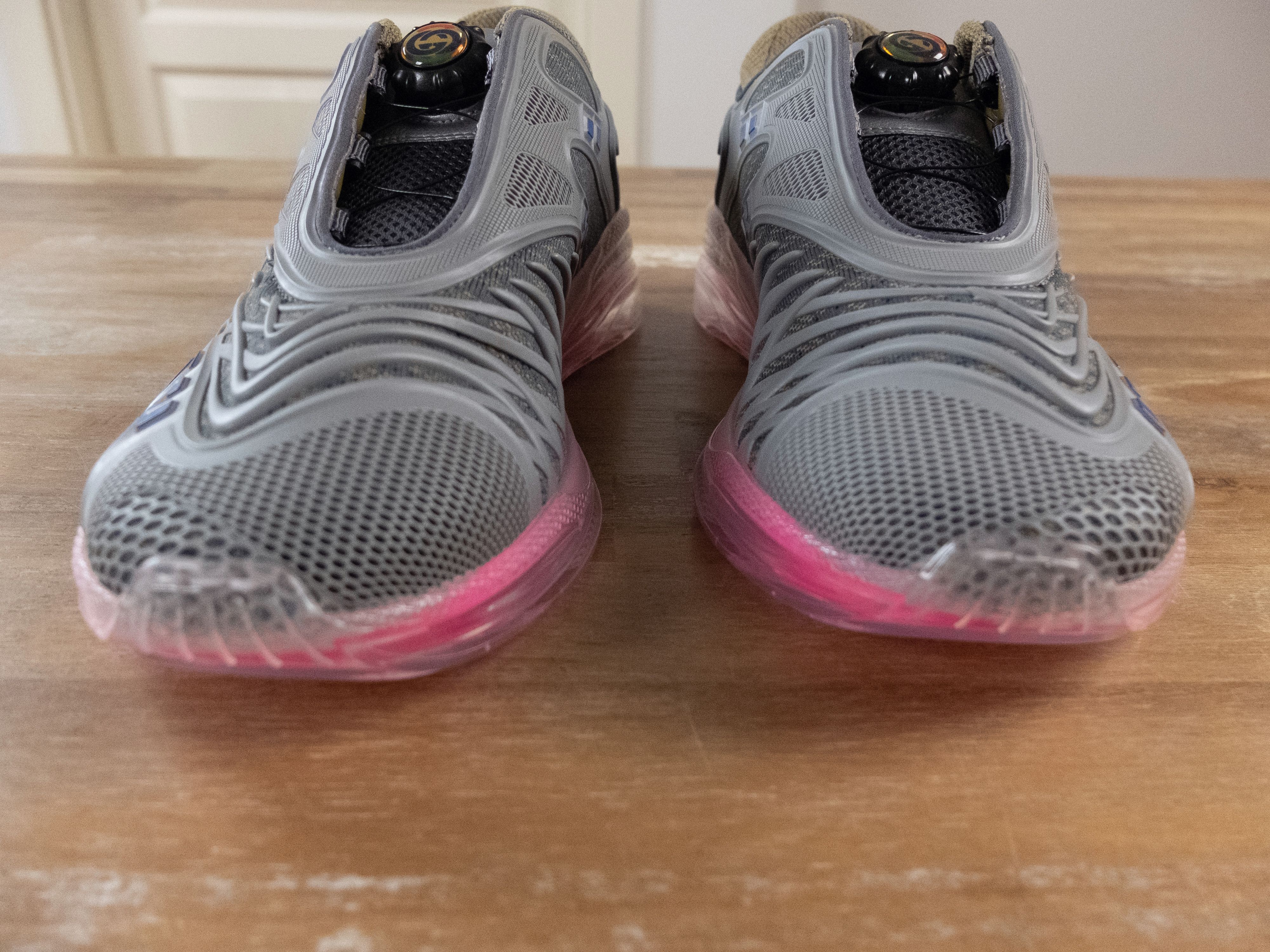 GUCCI Ultrapace R grey & pink low sneakers 8 US / 7.5 UK
