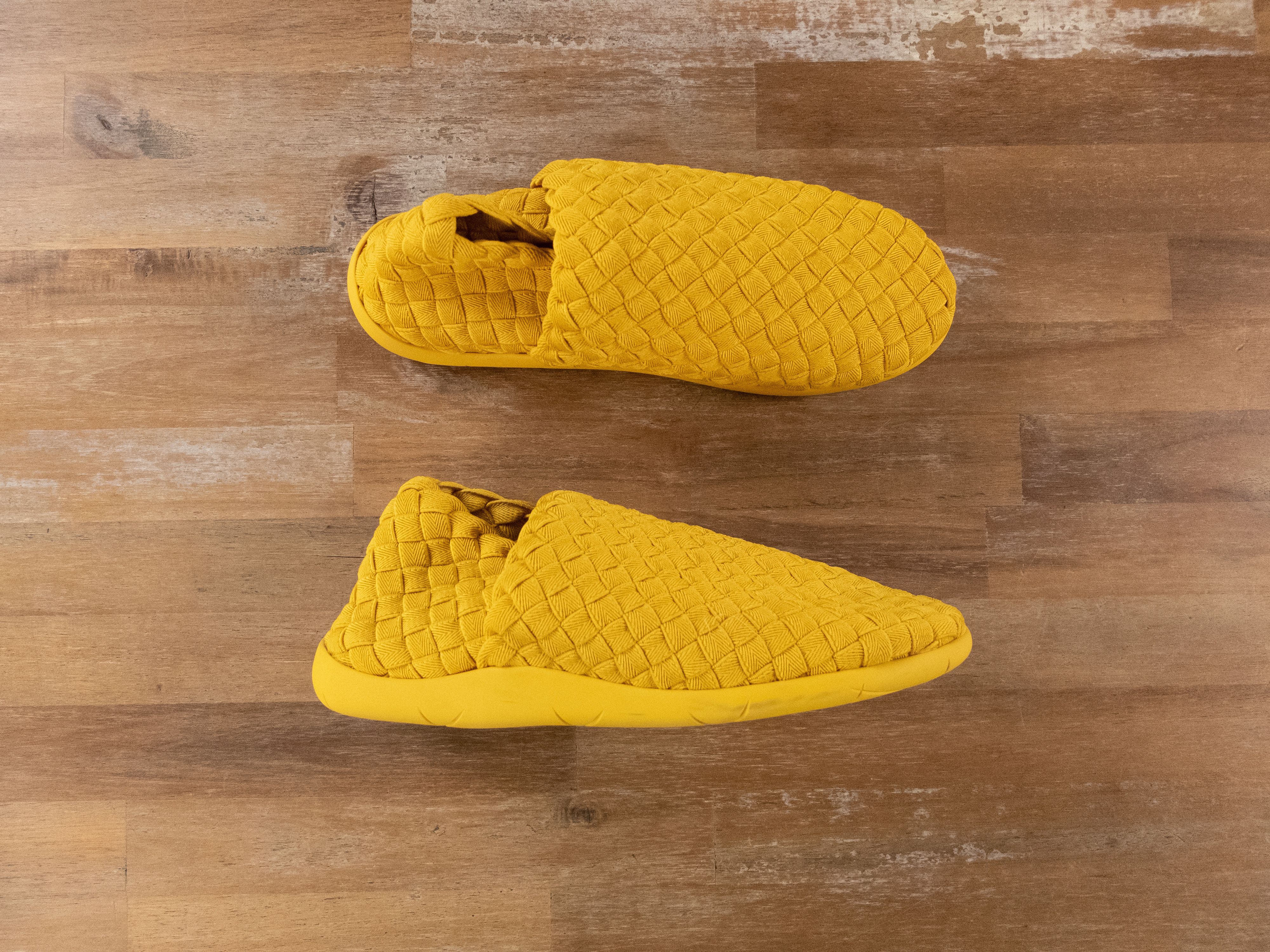 image of $950 Bottega Veneta Plat Yellow Woven Low Sneakers 8 Us / 41, Men's