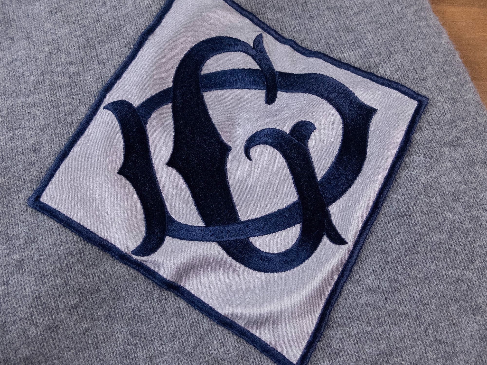 Dolce & Gabbana DOLCE & GABBANA gray silk logo embroidered wool scarf Size ONE SIZE - 3 Thumbnail