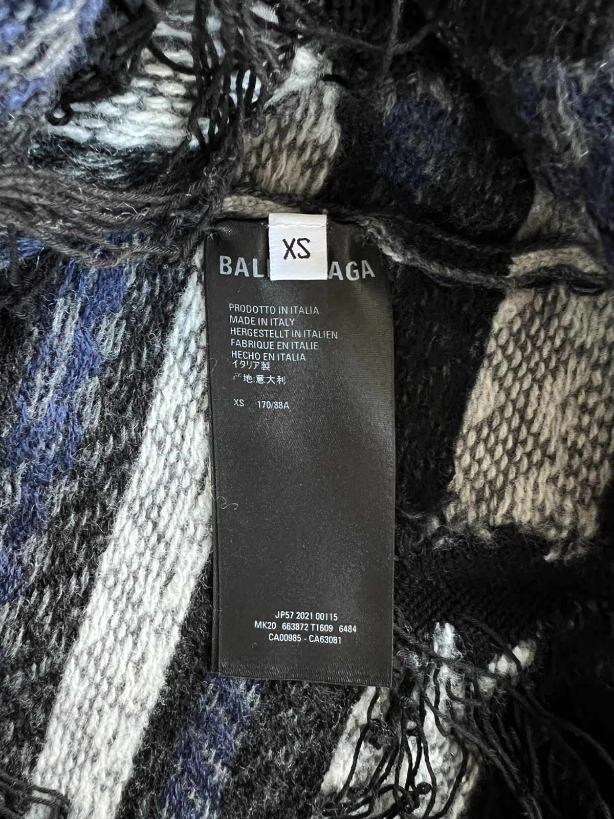 Balenciaga $1.5K Value Balenciaga Grey Destroyed Fair Isle Sweater Size US S / EU 44-46 / 1 - 5 Thumbnail