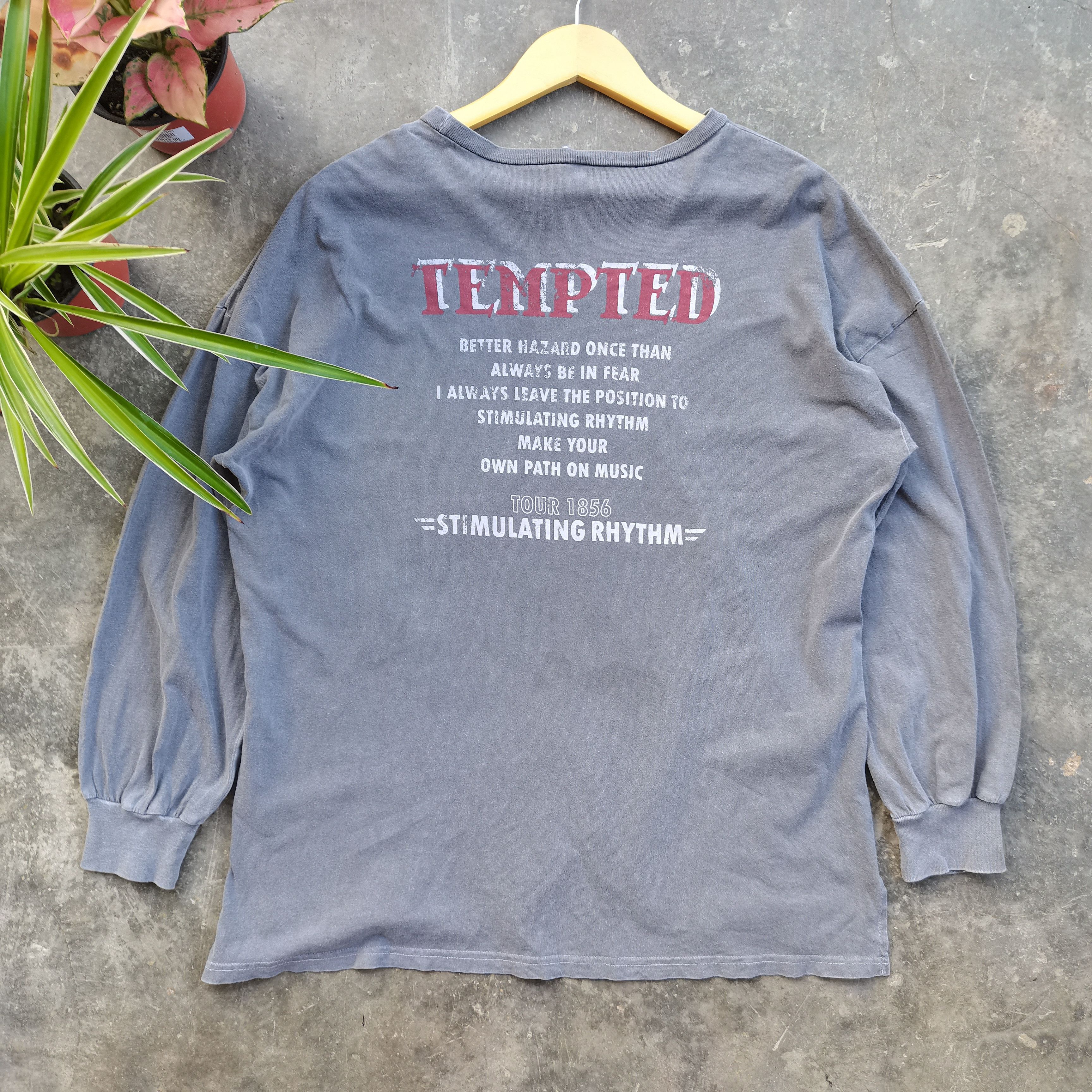 Band Tees × Vintage Crazy Vintage TEMPTED TOUR 1856 Longsleeve Tshirt Size US M / EU 48-50 / 2 - 4 Thumbnail