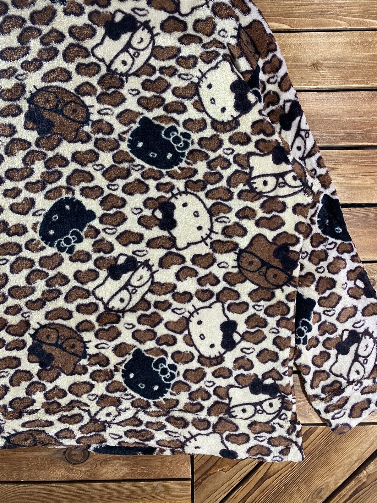 Japanese Brand × Vintage Vintage Hello Kitty Leopard All Over Fleece with Hoodie 3L Size L / US 10 / IT 46 - 3 Thumbnail
