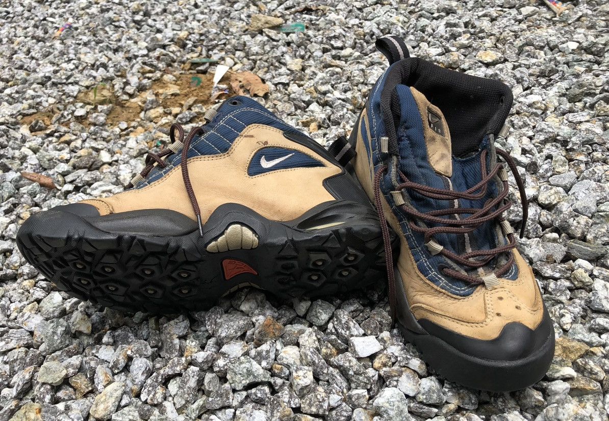 Nike ACG × Vintage Vintage Nike Air ACG 90’ Leather Hiking Shoes Size US 9.5 / EU 42-43 - 2 Thumbnail