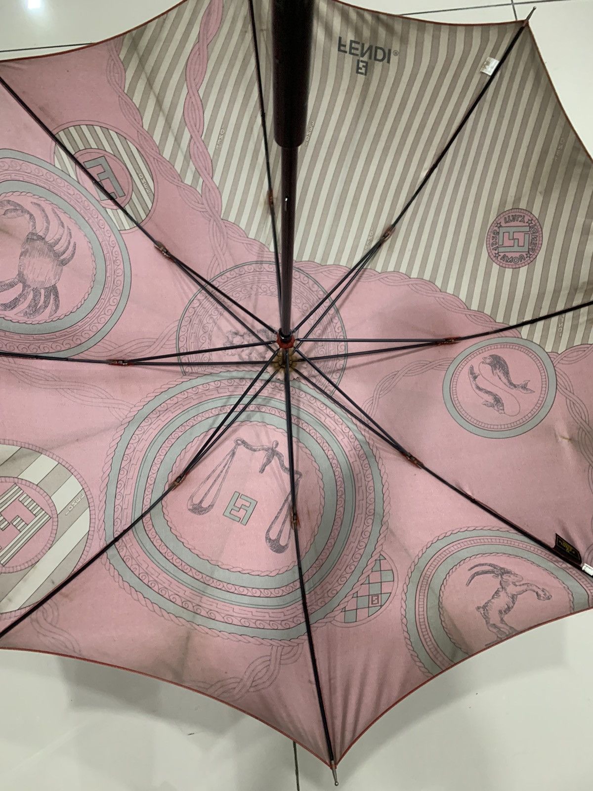 Fendi VINTAGE FENDI BIG PRINT UMBRELLA Size 40 - 9 Thumbnail