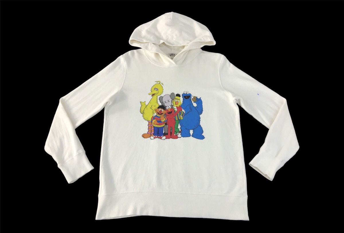 Kaws × Uniqlo Sweatshirt UT X Kaws Sesame Street One Family Hoodie Style Size US M / EU 48-50 / 2 - 1 Thumbnail