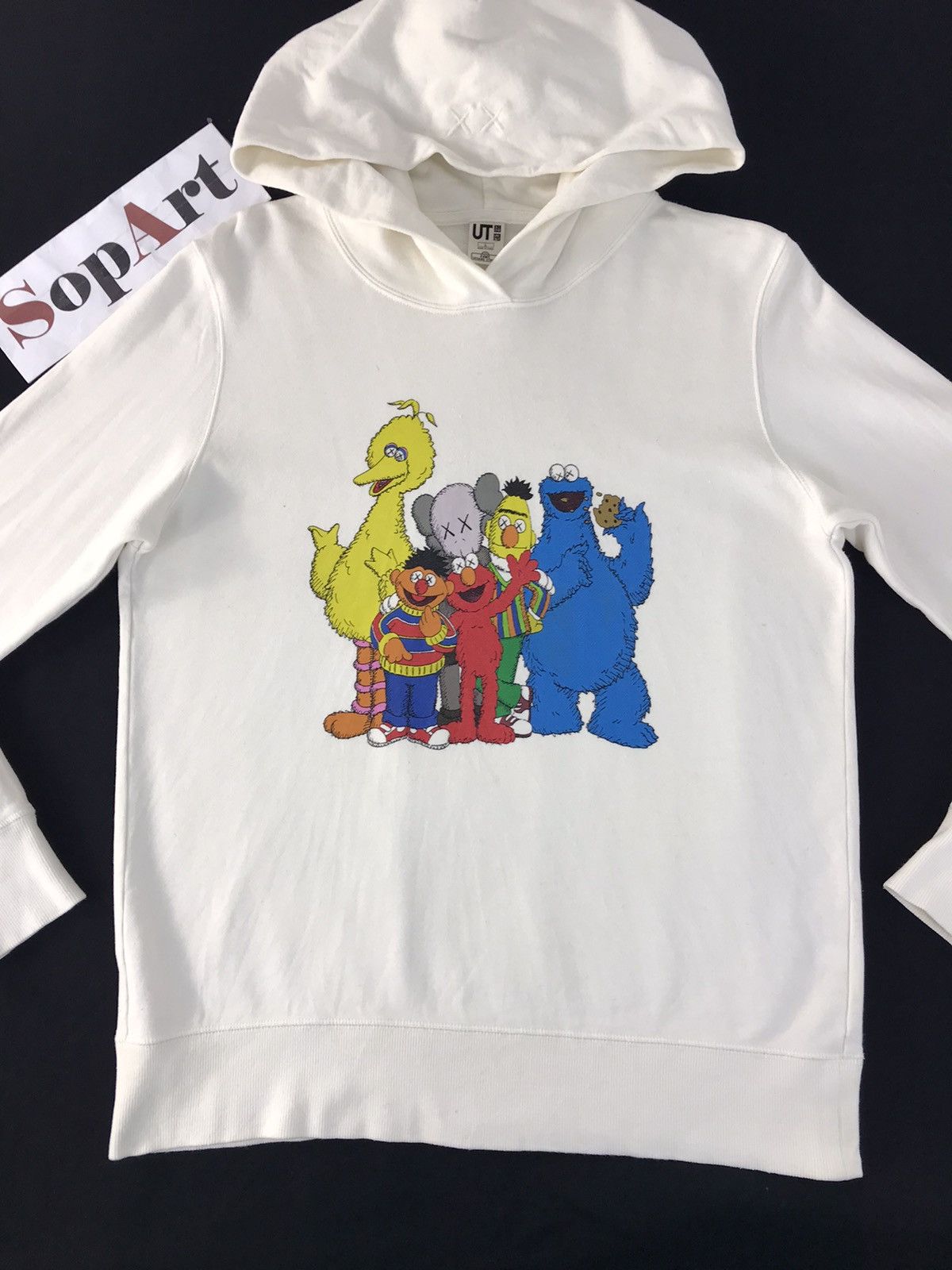 Kaws × Uniqlo Sweatshirt UT X Kaws Sesame Street One Family Hoodie Style Size US M / EU 48-50 / 2 - 3 Thumbnail
