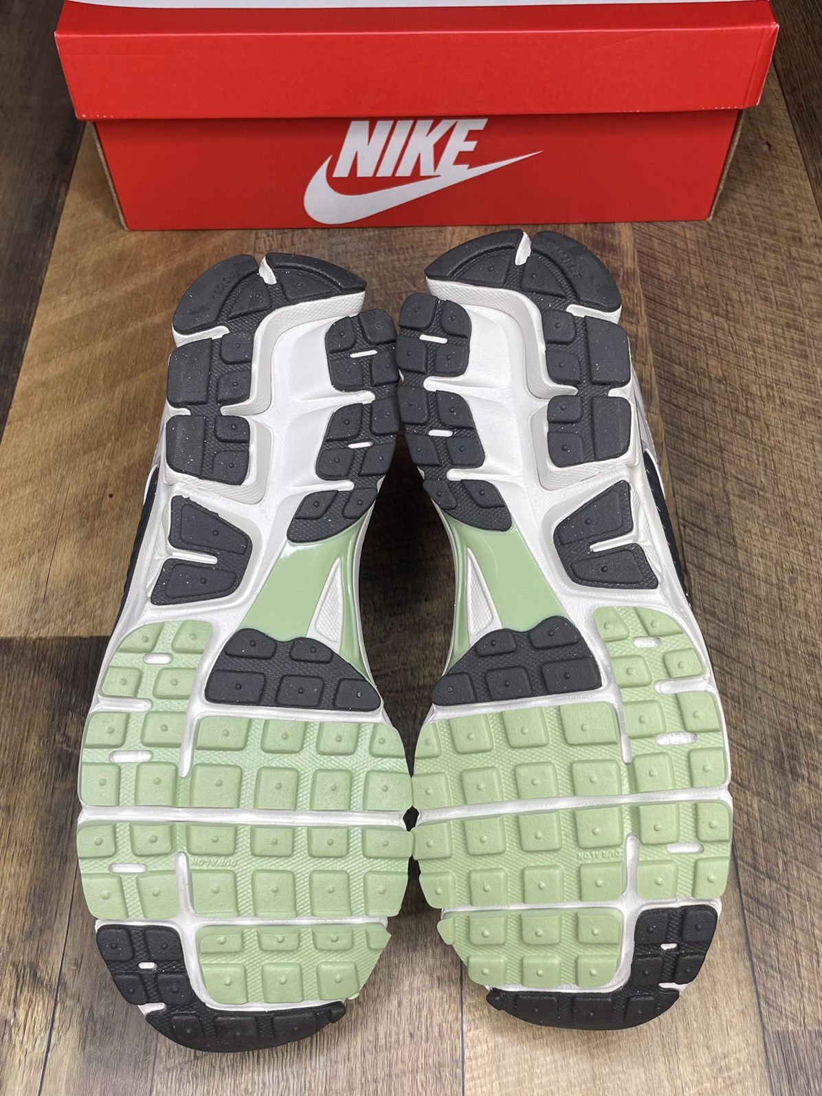 Nike Nike zoom vomero 5 runner womens exclusive 2022 Size US 10.5 / EU 43-44 - 4 Thumbnail