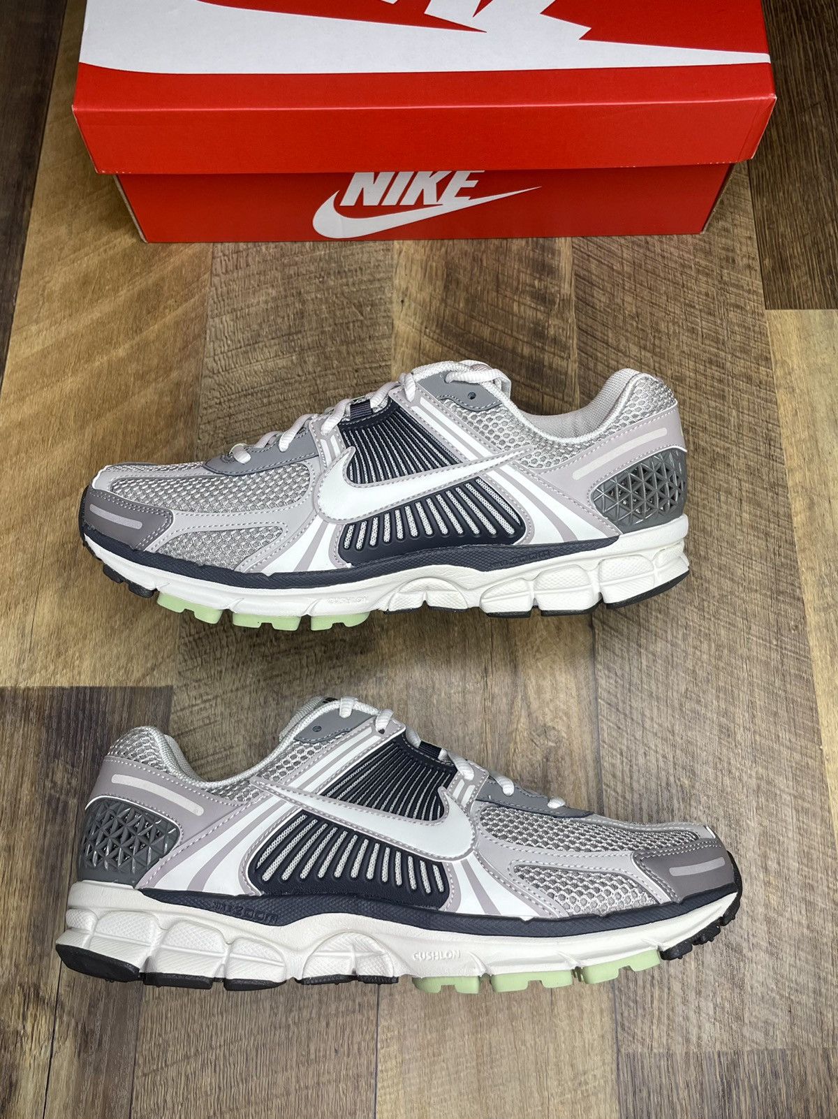 Nike Nike zoom vomero 5 runner womens exclusive 2022 Size US 10.5 / EU 43-44 - 2 Thumbnail