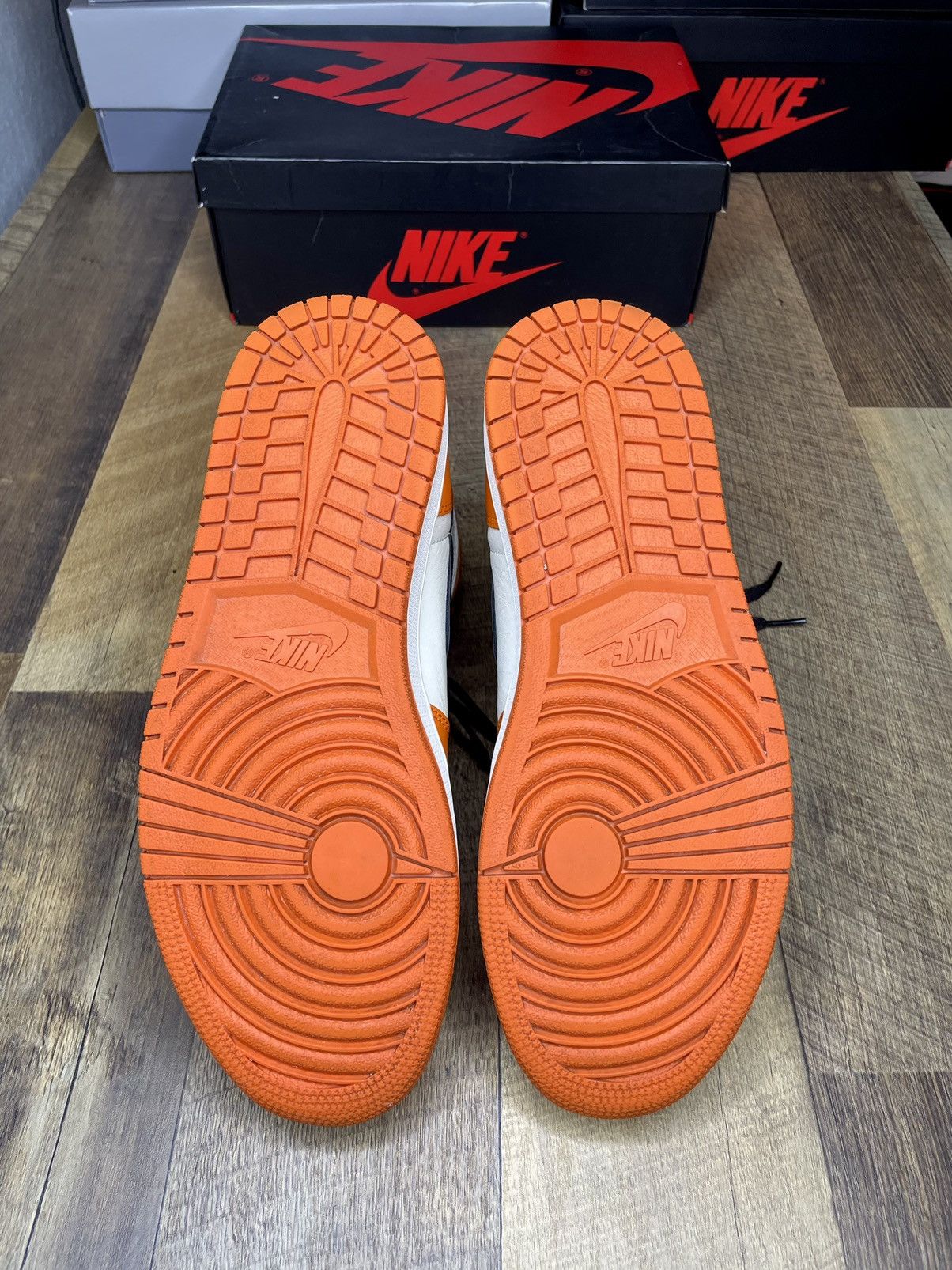 Jordan Brand Air Jordan 1 retro Og High shattered backboard away 2016 Size US 9.5 / EU 42-43 - 6 Thumbnail