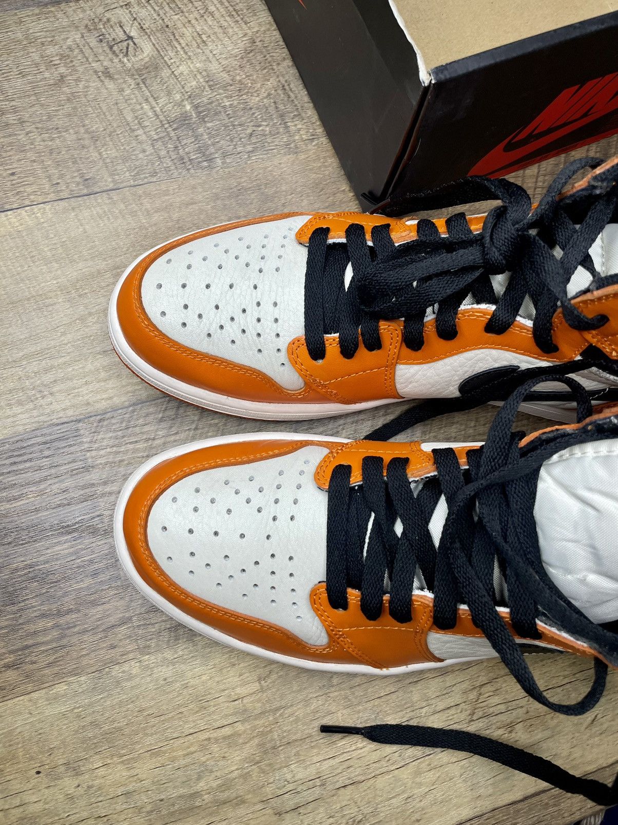 Jordan Brand Air Jordan 1 retro Og High shattered backboard away 2016 Size US 9.5 / EU 42-43 - 3 Thumbnail