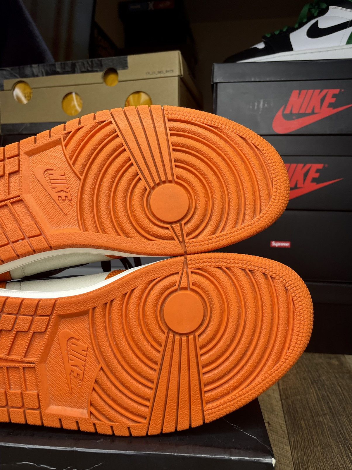Jordan Brand Air Jordan 1 retro Og High shattered backboard away 2016 Size US 9.5 / EU 42-43 - 5 Thumbnail