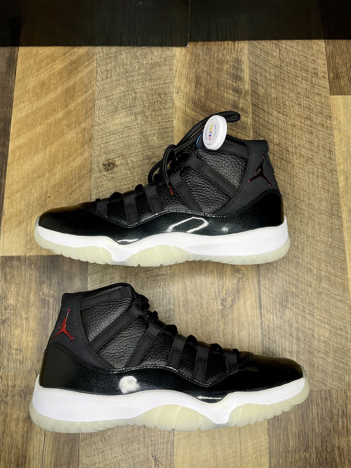 Jordan Brand Air Jordan 11 Retro 72-10 2015 Size US 10 / EU 43 - 2 Thumbnail