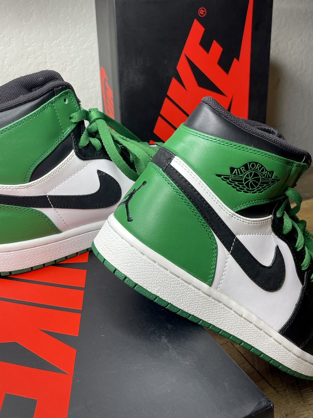 Jordan Brand × Nike Nike Air Jordan 1 retro High DMP Bulls Celtics pack 2009 Size US 9.5 / EU 42-43 - 6 Thumbnail