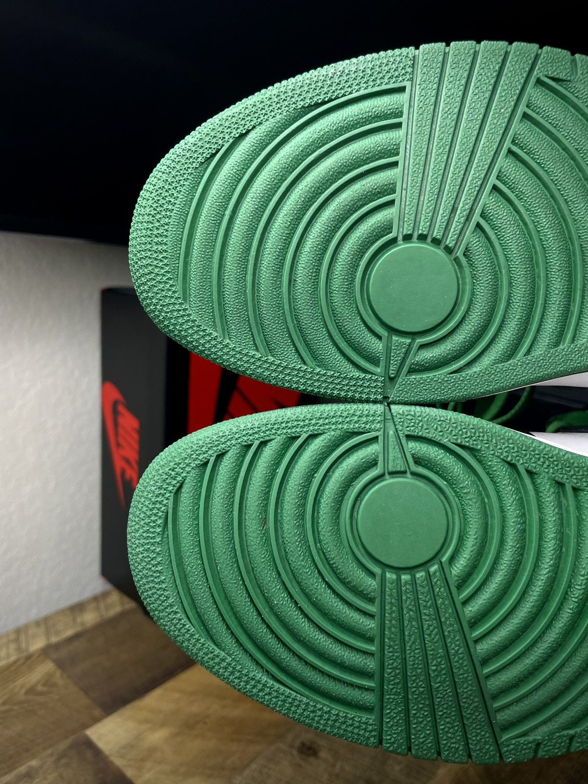 Jordan Brand × Nike Nike Air Jordan 1 retro High DMP Bulls Celtics pack 2009 Size US 9.5 / EU 42-43 - 4 Thumbnail
