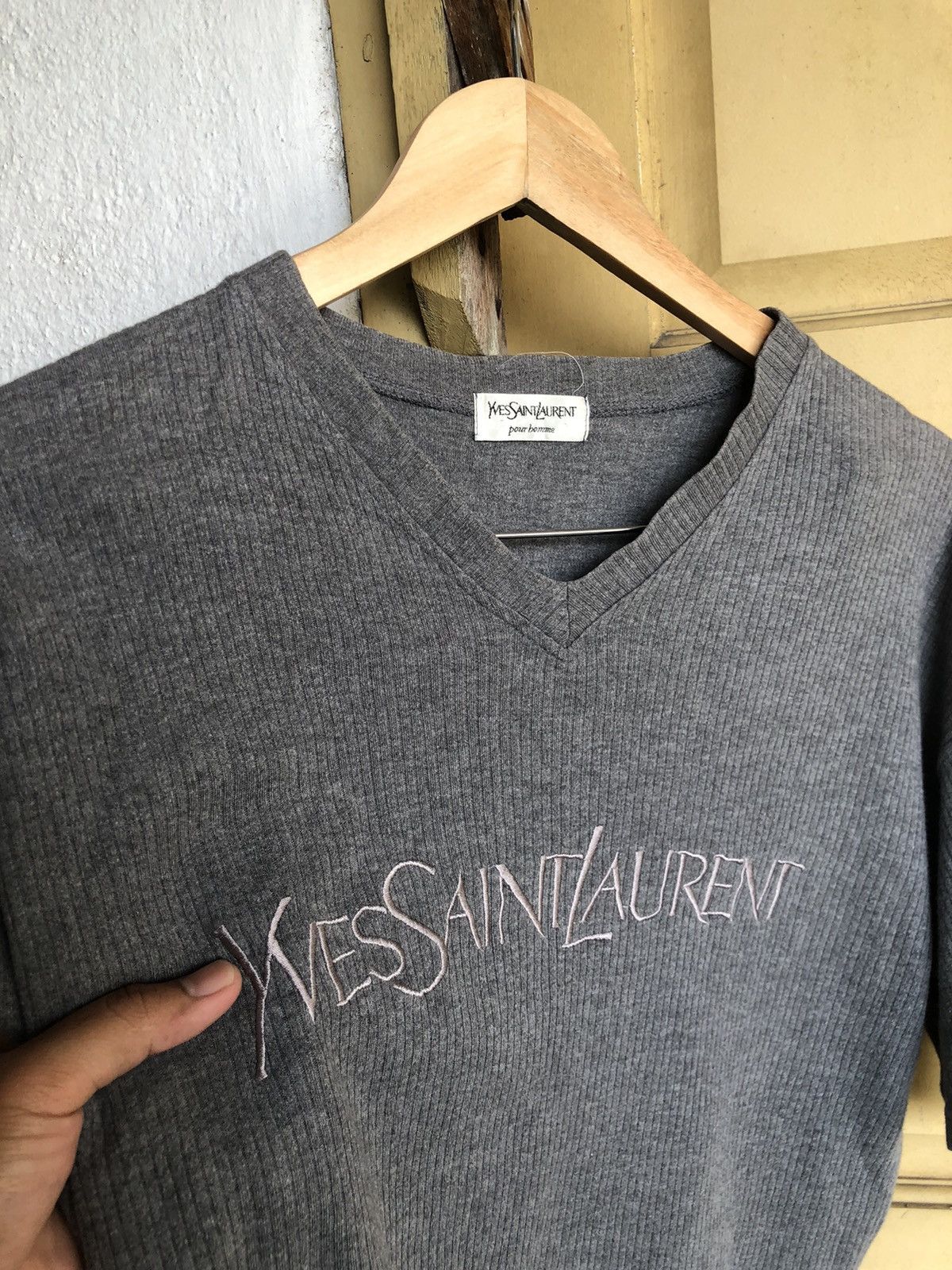 Yves Saint Laurent Yves Saint Laurent Embroidery Logo Minimalist V Neck T-Shirt Size L / US 10 / IT 46 - 6 Thumbnail