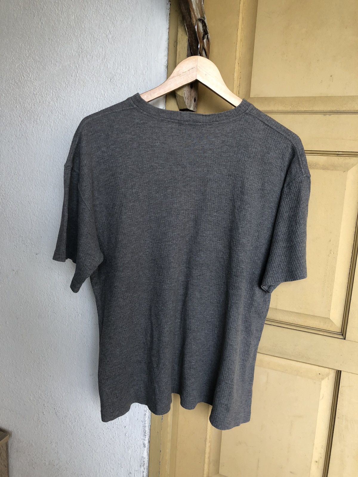 Yves Saint Laurent Yves Saint Laurent Embroidery Logo Minimalist V Neck T-Shirt Size L / US 10 / IT 46 - 13 Thumbnail