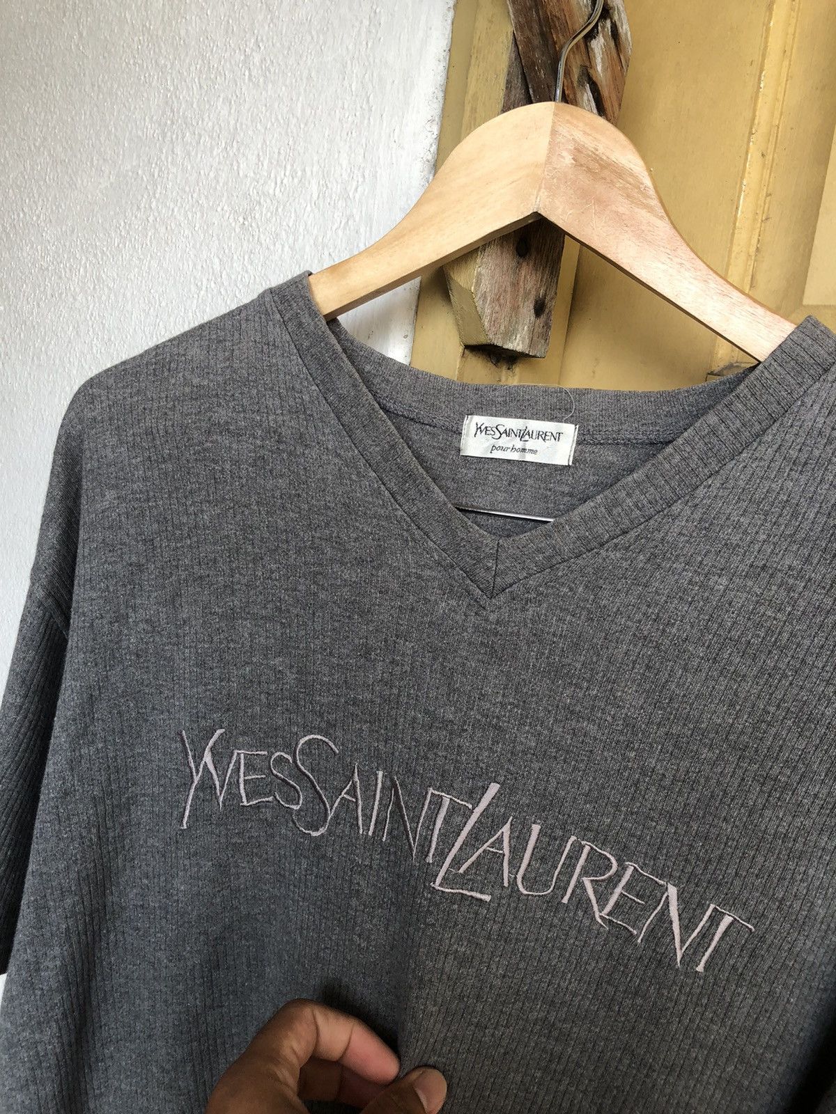 Yves Saint Laurent Yves Saint Laurent Embroidery Logo Minimalist V Neck T-Shirt Size L / US 10 / IT 46 - 12 Thumbnail