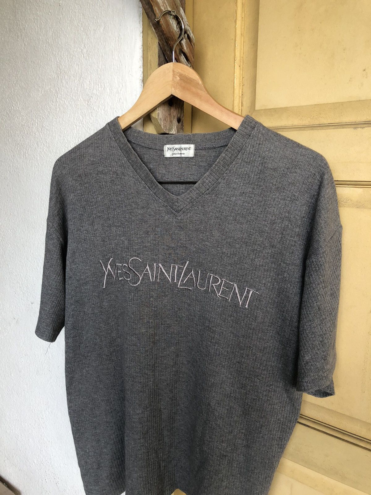 Yves Saint Laurent Yves Saint Laurent Embroidery Logo Minimalist V Neck T-Shirt Size L / US 10 / IT 46 - 2 Thumbnail