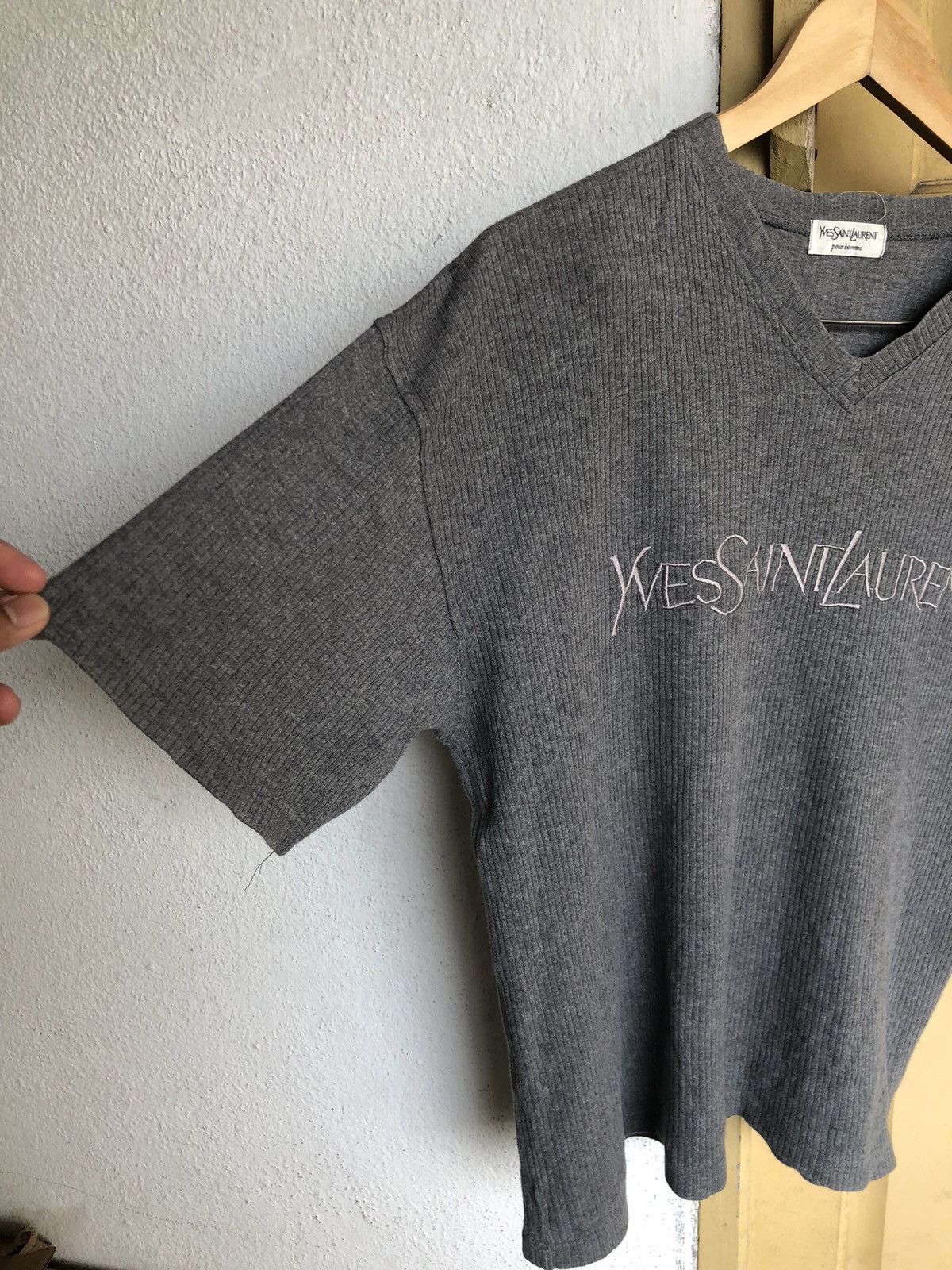 Yves Saint Laurent Yves Saint Laurent Embroidery Logo Minimalist V Neck T-Shirt Size L / US 10 / IT 46 - 7 Thumbnail
