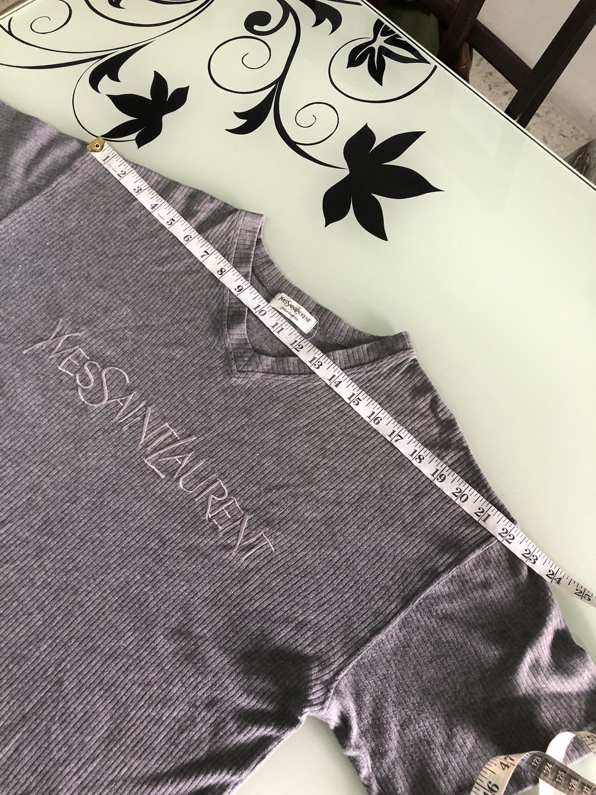 Yves Saint Laurent Yves Saint Laurent Embroidery Logo Minimalist V Neck T-Shirt Size L / US 10 / IT 46 - 17 Thumbnail