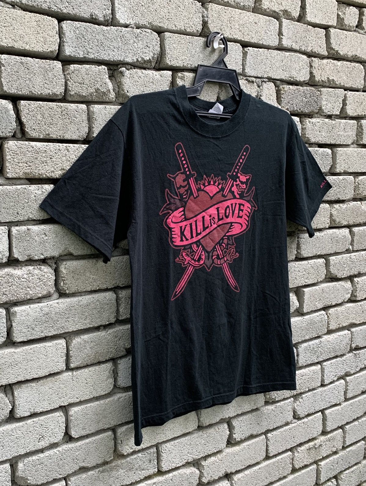 Vintage KILL BILL vol 2.. KILL is LOVE Movie Tshirt Size US M / EU 48-50 / 2 - 4 Thumbnail