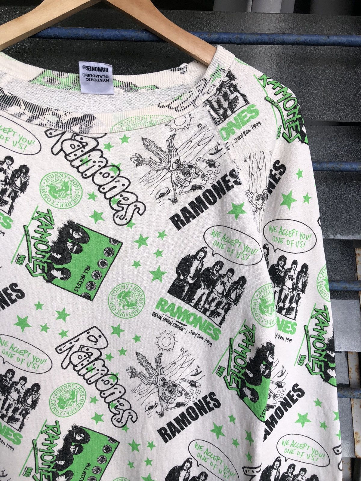 Hysteric Glamour Vintage 90s Hysteric Glamour x Ramones Over Graphic Sweater Size XS / US 0-2 / IT 36-38 - 7 Thumbnail