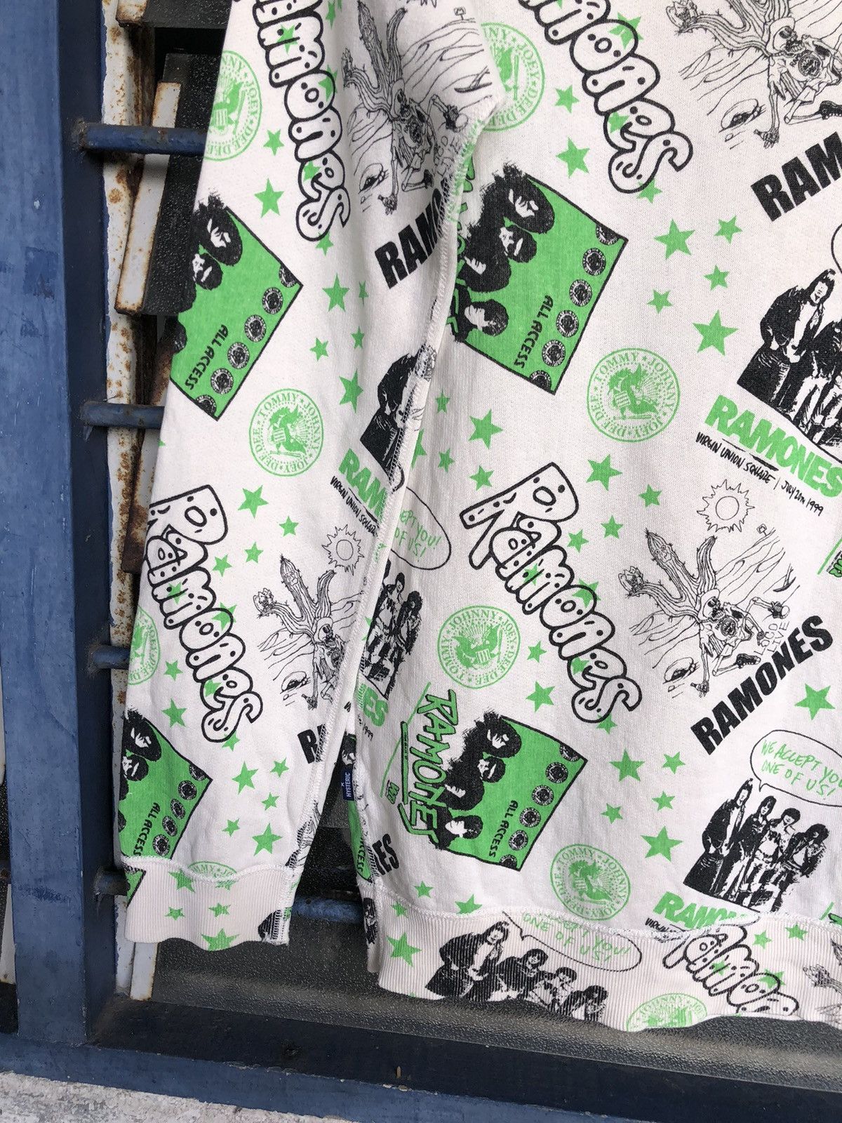 Hysteric Glamour Vintage 90s Hysteric Glamour x Ramones Over Graphic Sweater Size XS / US 0-2 / IT 36-38 - 17 Thumbnail