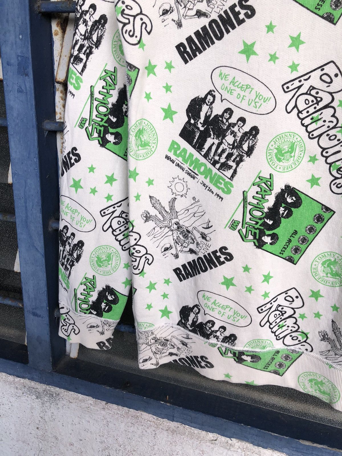 Hysteric Glamour Vintage 90s Hysteric Glamour x Ramones Over Graphic Sweater Size XS / US 0-2 / IT 36-38 - 8 Thumbnail