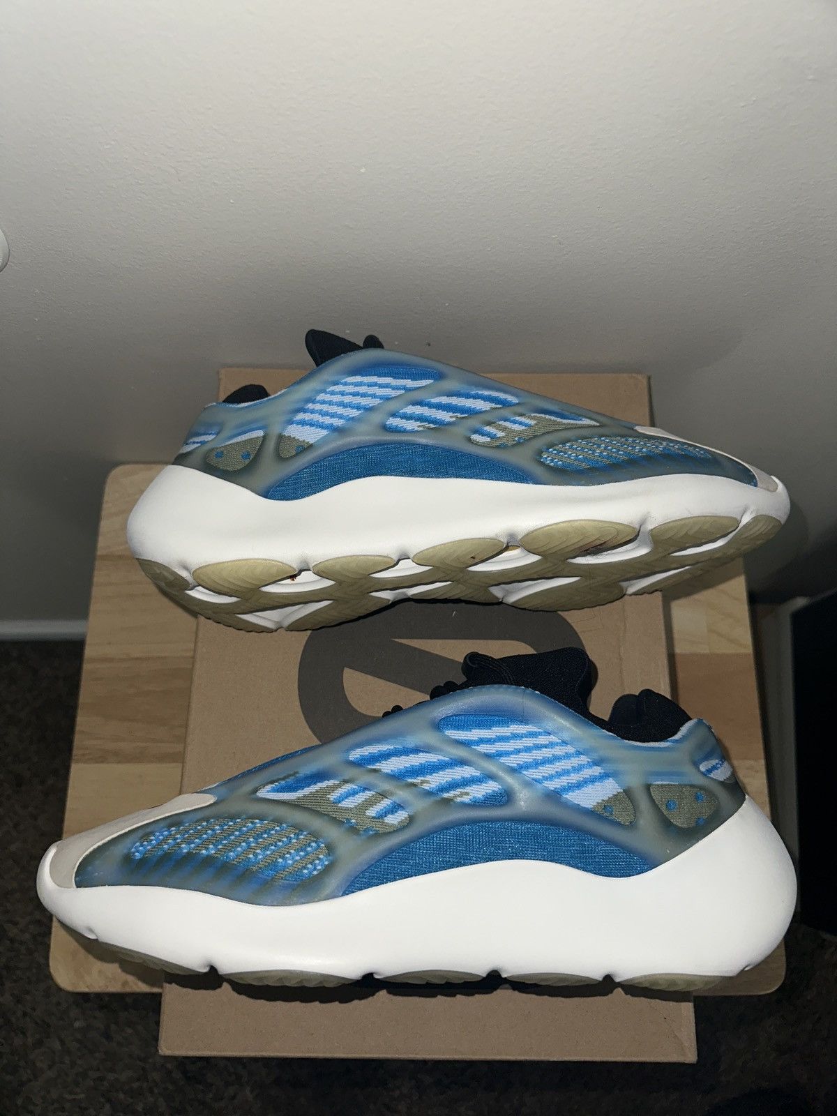 Adidas Yeezy 700 v3 Azareth Size US 12 / EU 45 - 2 Thumbnail