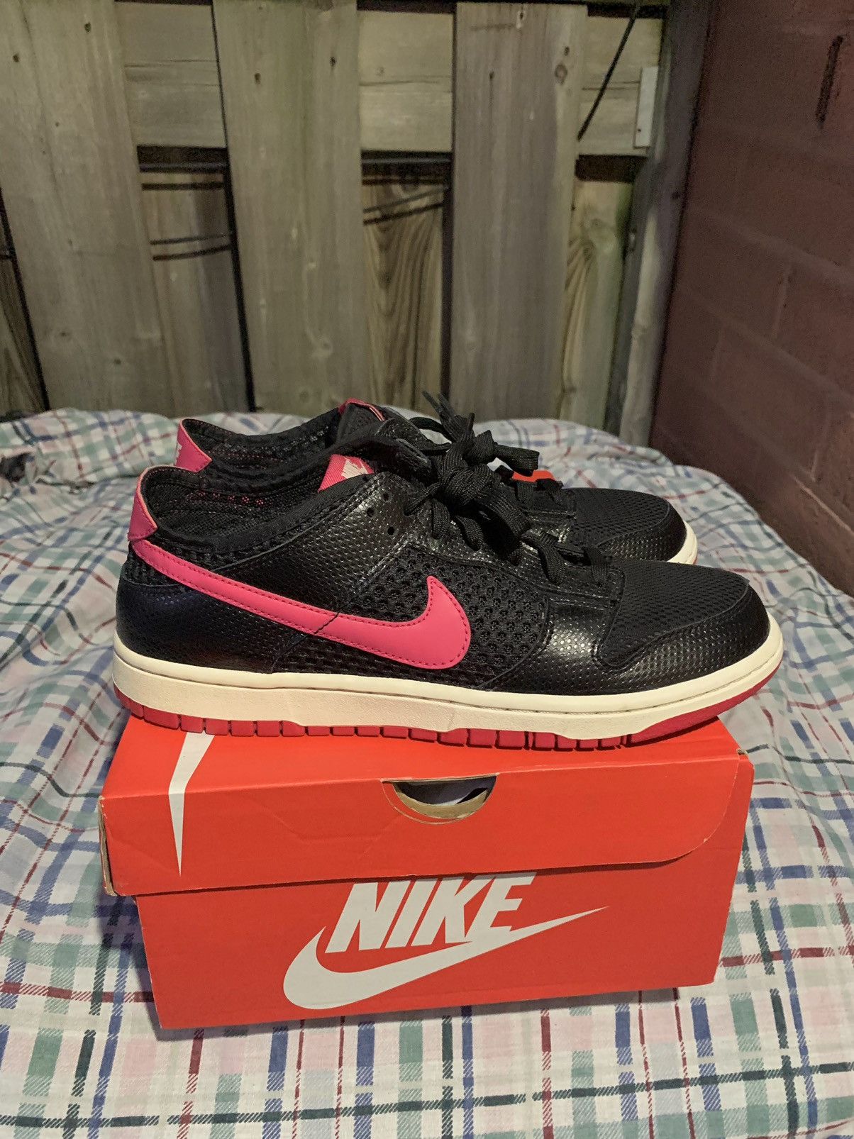 Nike Dunk Low Mesh Black Pink 2012 Size US 8 / EU 41 - 1 Thumbnail