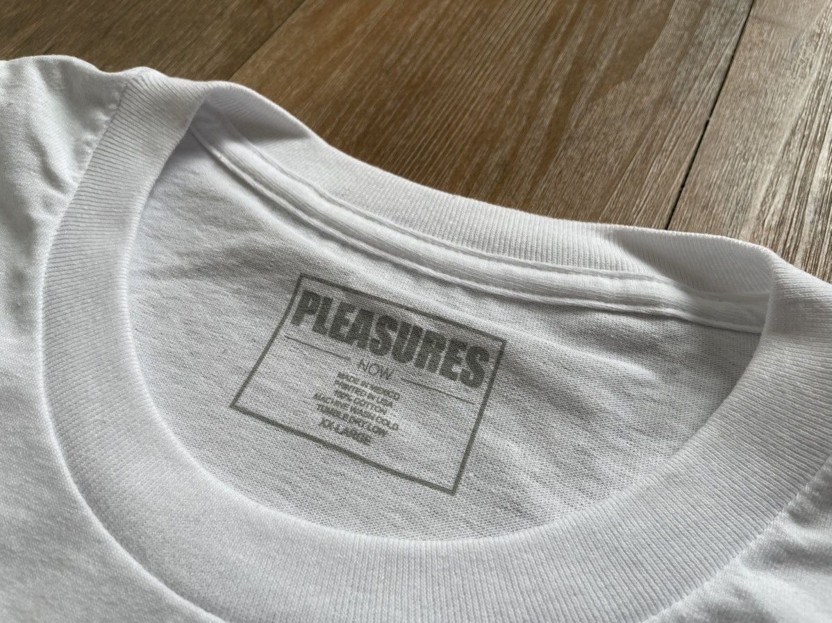 Pleasures 2XL XXL White A Girl is A Gun Tee Shirt Merch Joy Red Black Size US XXL / EU 58 / 5 - 3 Thumbnail