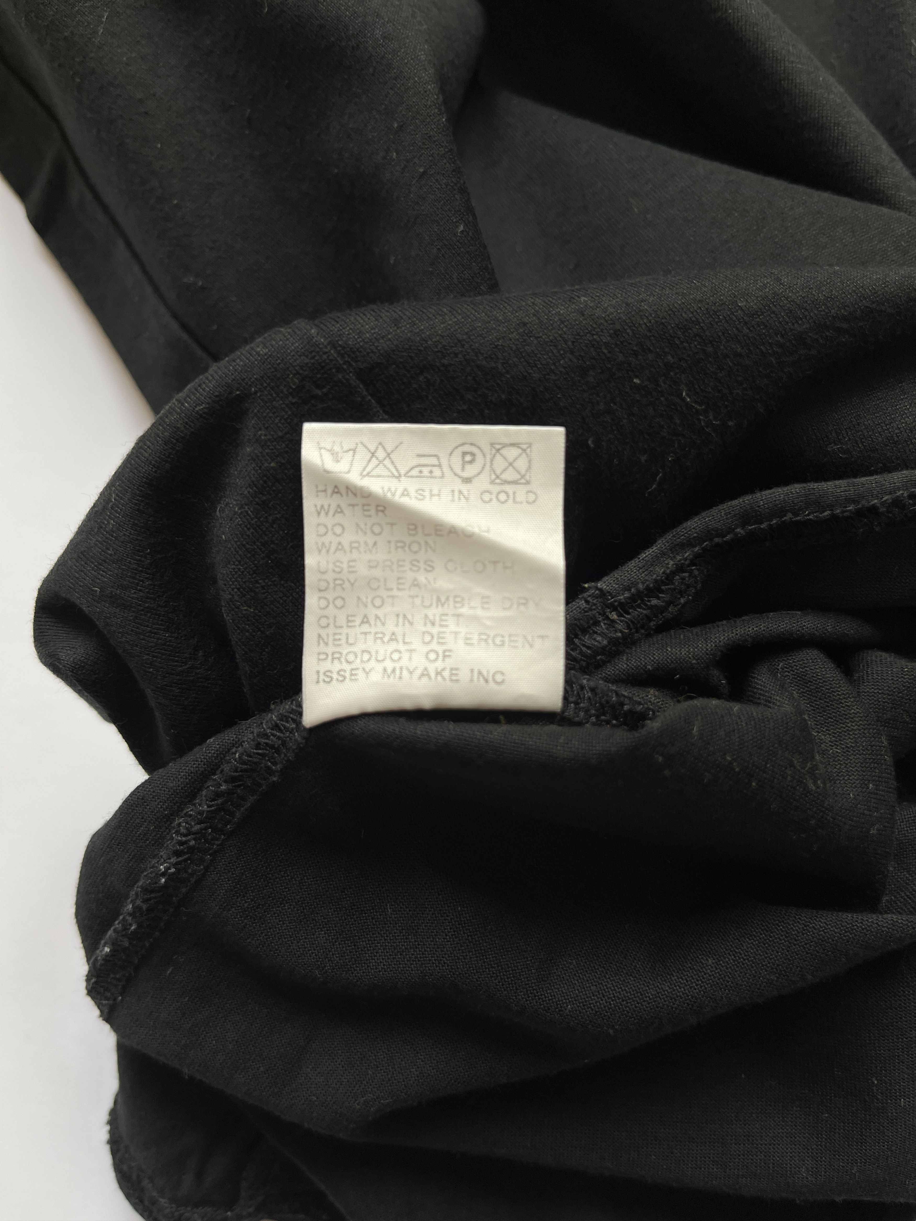 Issey Miyake ⚡️QUICK SALE⚡️Issey Miyake Short Sleeve Black Tshirt Size US S / EU 44-46 / 1 - 5 Thumbnail