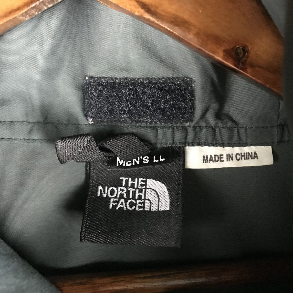 The North Face Vintage The North Face Windbreaker Jacket Size US L / EU 52-54 / 3 - 6 Thumbnail