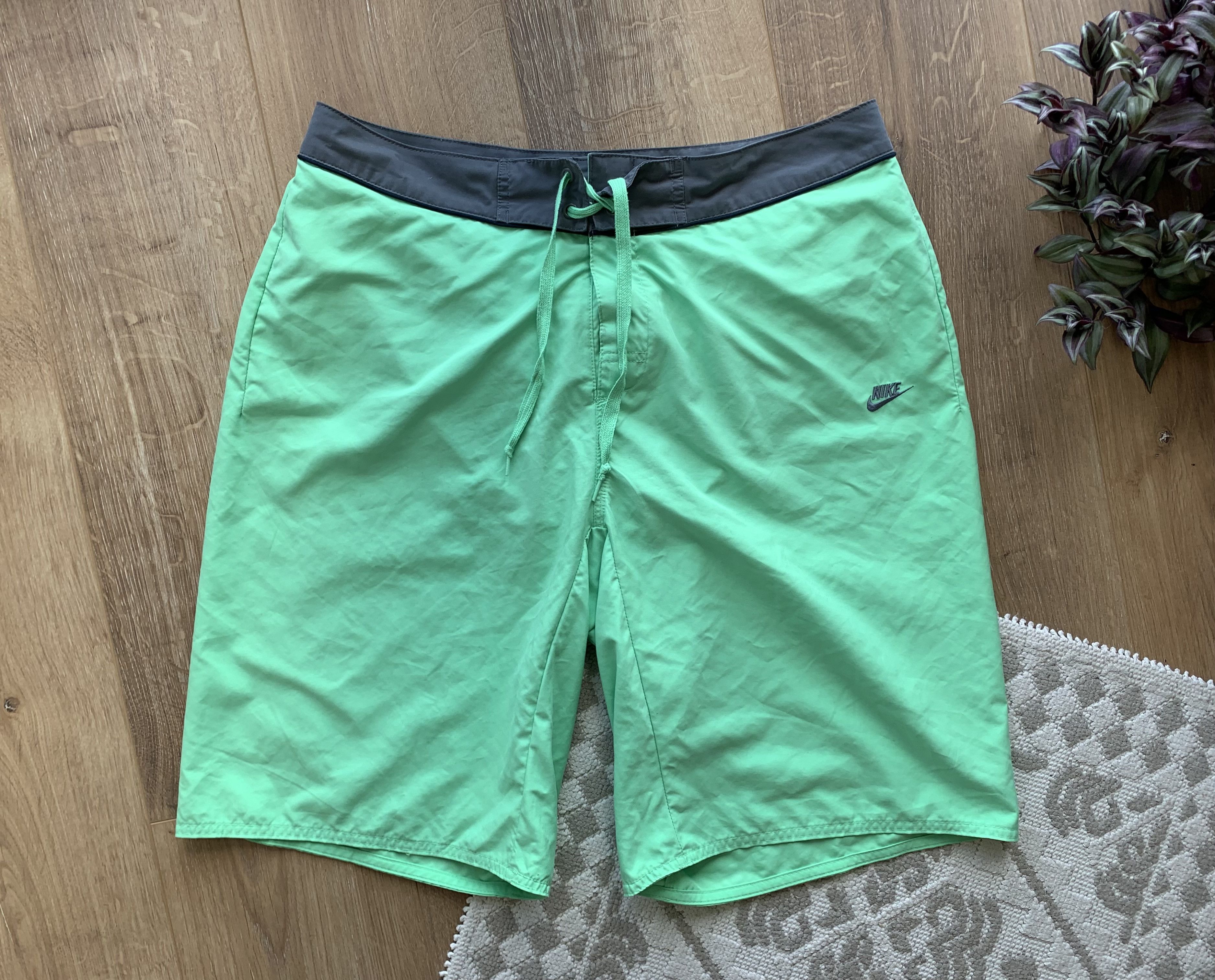 Nike Vintage Nike embroidered swoosh sport shorts Size US 33 - 1 Thumbnail