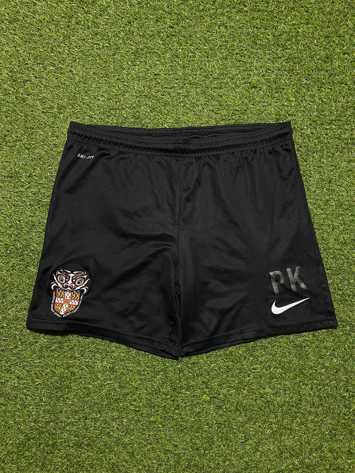 Nike Vintage Nike shorts streetwear swoosh casual y2k size S Size US 30 / EU 46 - 1 Thumbnail