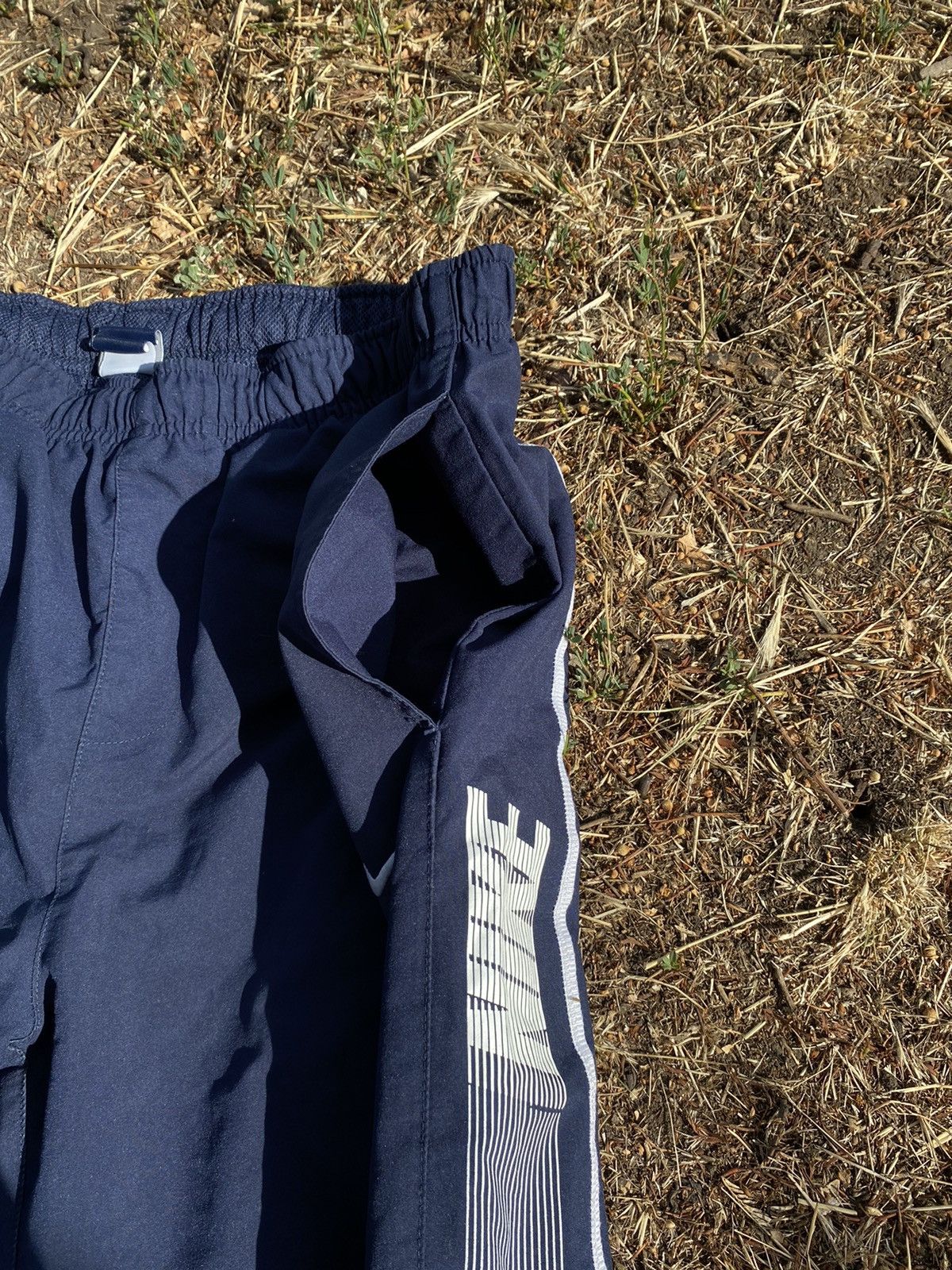 Nike Vintage Nike shorts streetwear swoosh casual y2k size M Size US 32 / EU 48 - 2 Thumbnail
