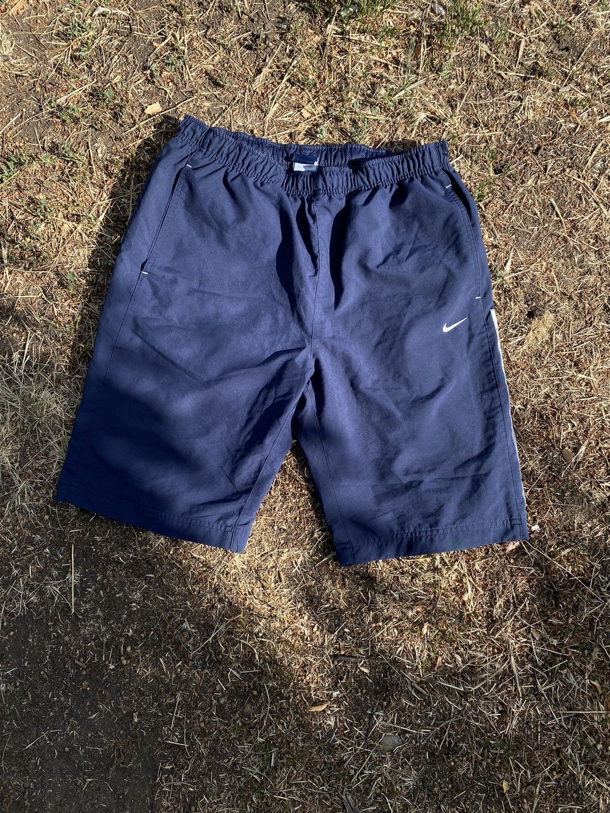 Nike Vintage Nike shorts streetwear swoosh casual y2k size M Size US 32 / EU 48 - 1 Thumbnail