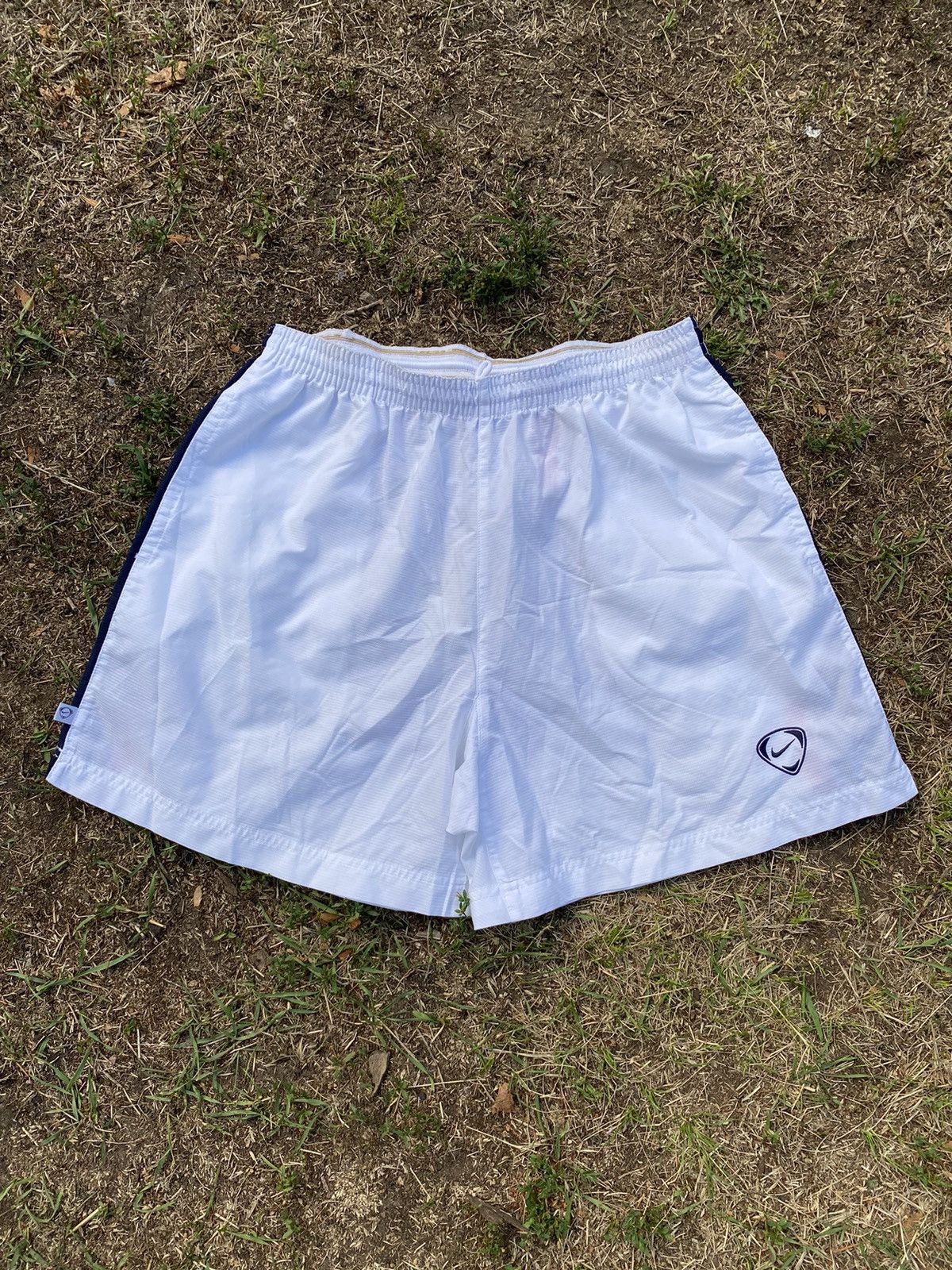 Nike Vintage Nike shorts streetwear swoosh casual y2k size L Size US 34 / EU 50 - 1 Thumbnail