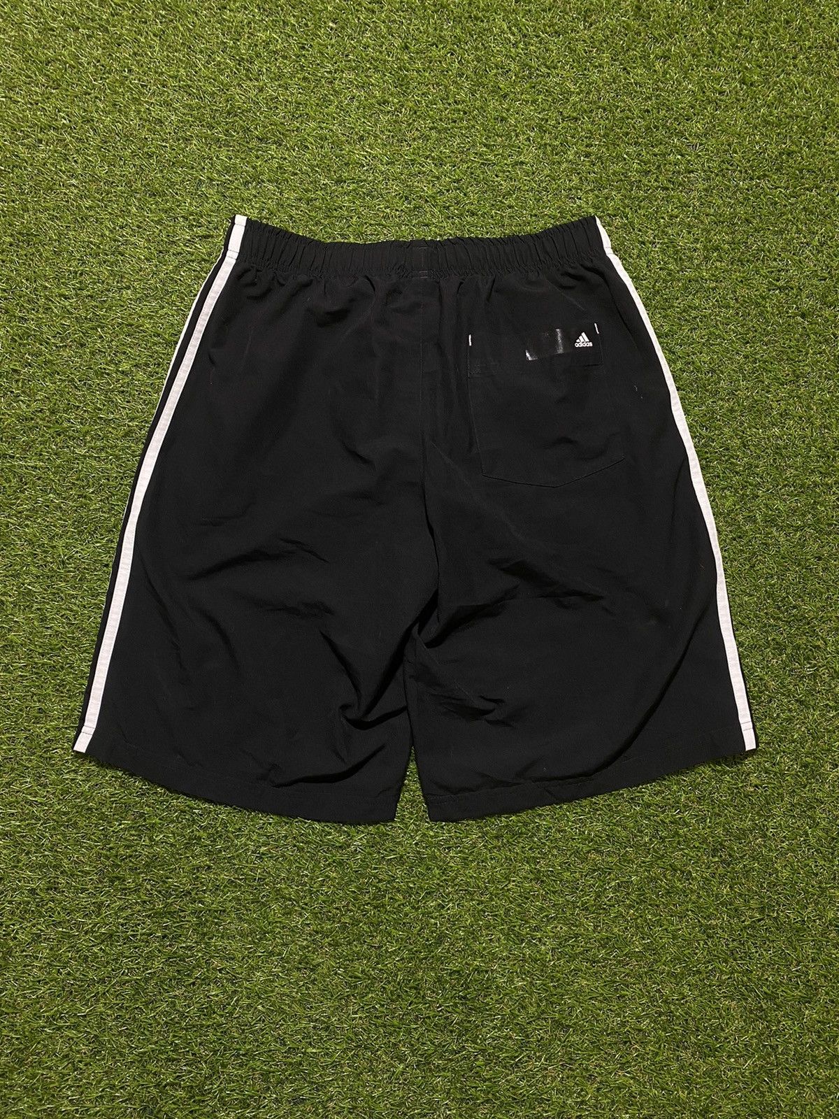 Adidas Vintage Adidas shorts streetwear y2k casual style size M Size US 32 / EU 48 - 3 Thumbnail