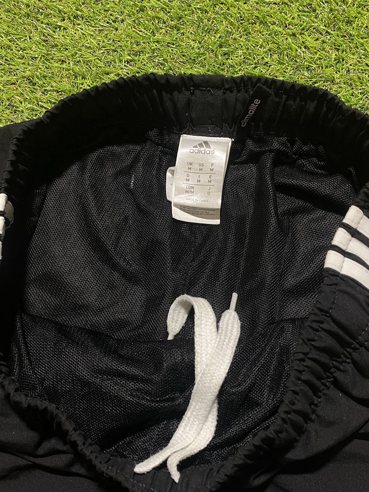 Adidas Vintage Adidas shorts streetwear y2k casual style size M Size US 32 / EU 48 - 4 Thumbnail